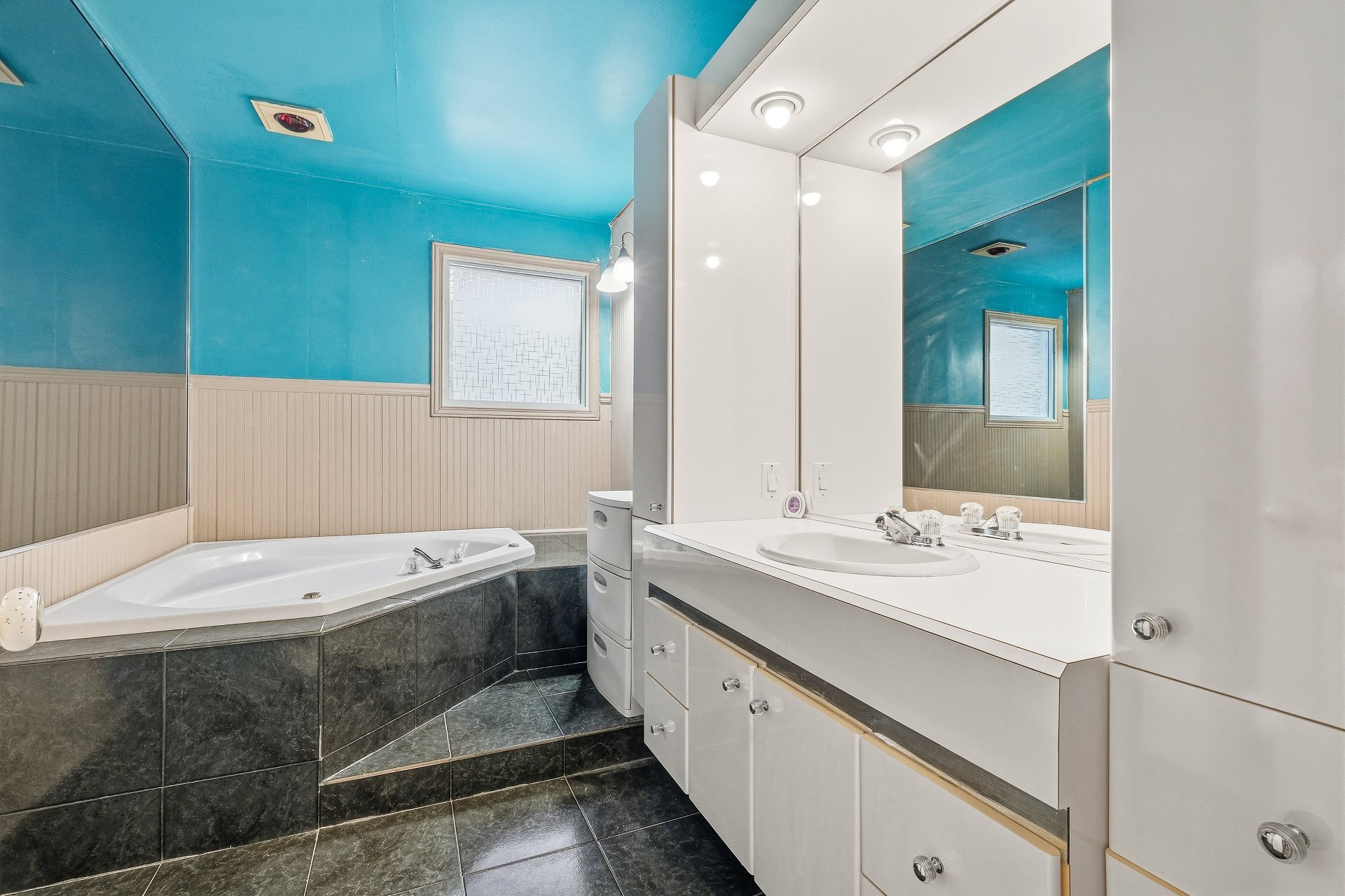 Photo - Salle de bains attenante à la CCP