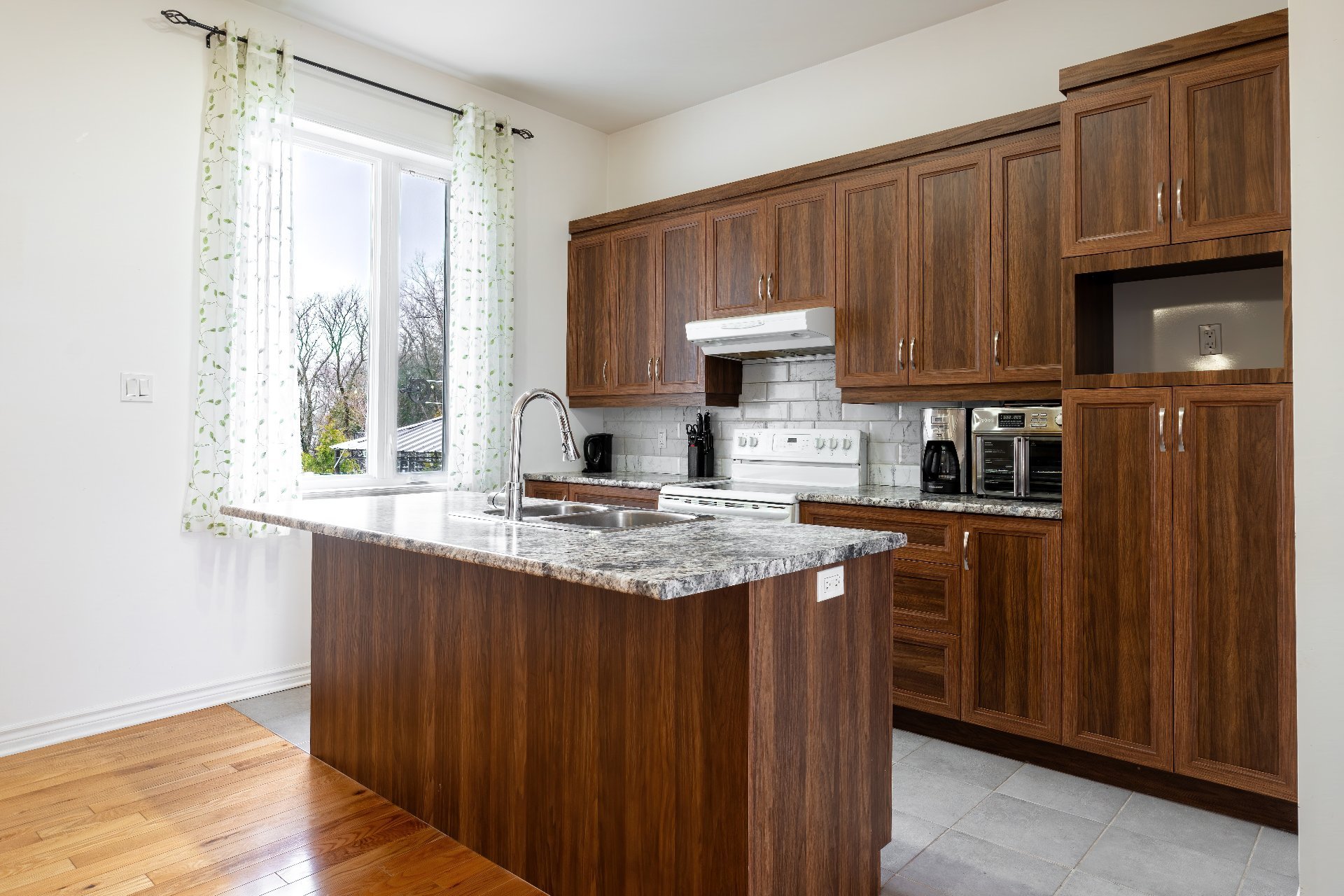Photo - Kitchen