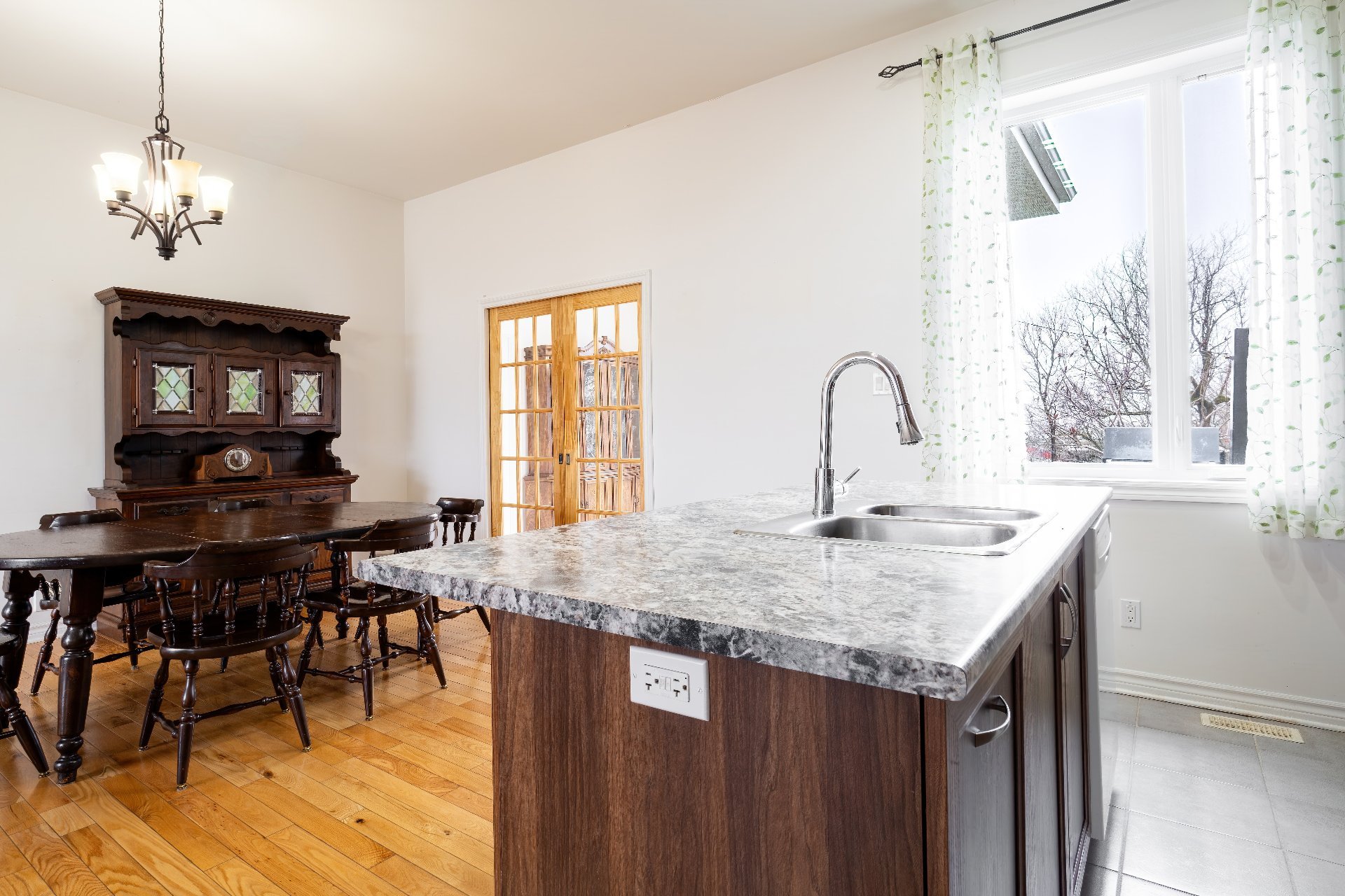 Photo - Kitchen