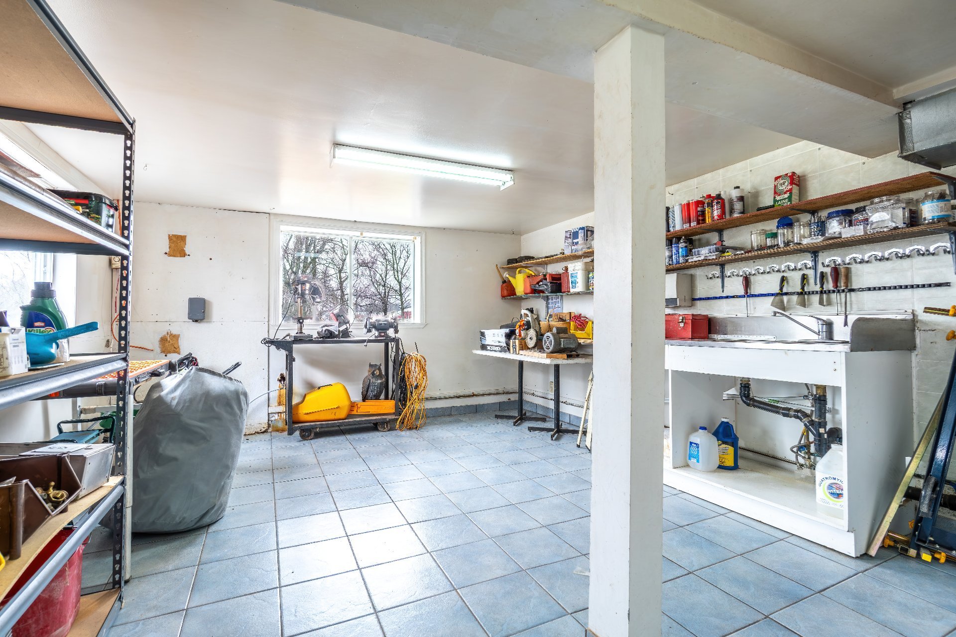 Photo - Garage