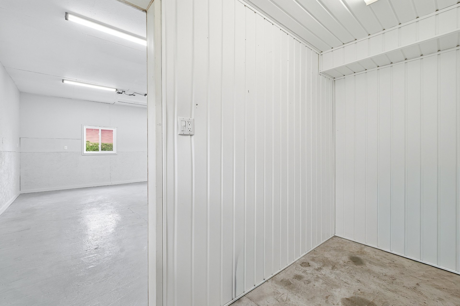 Photo - Garage