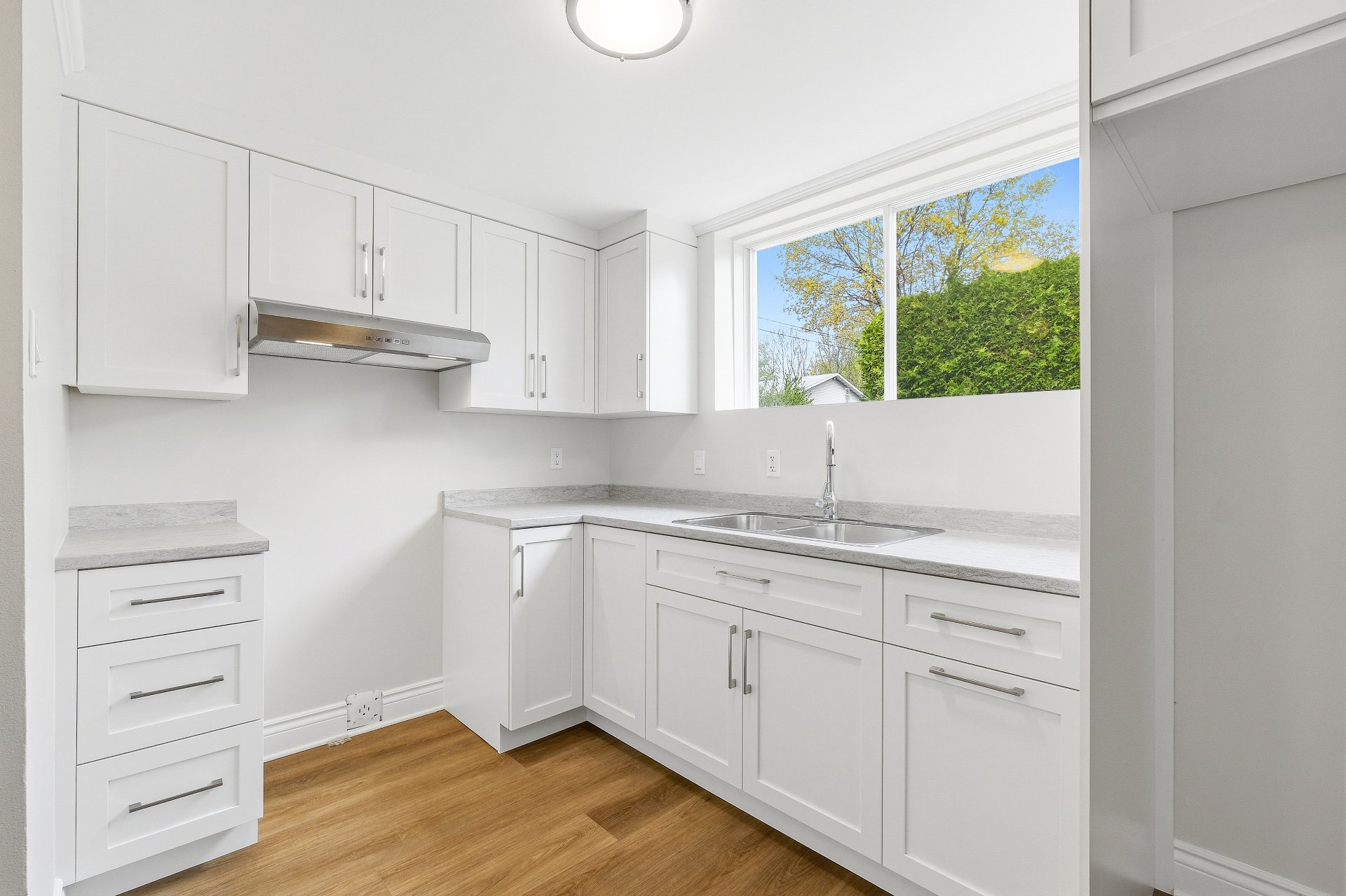 Photo - Kitchen