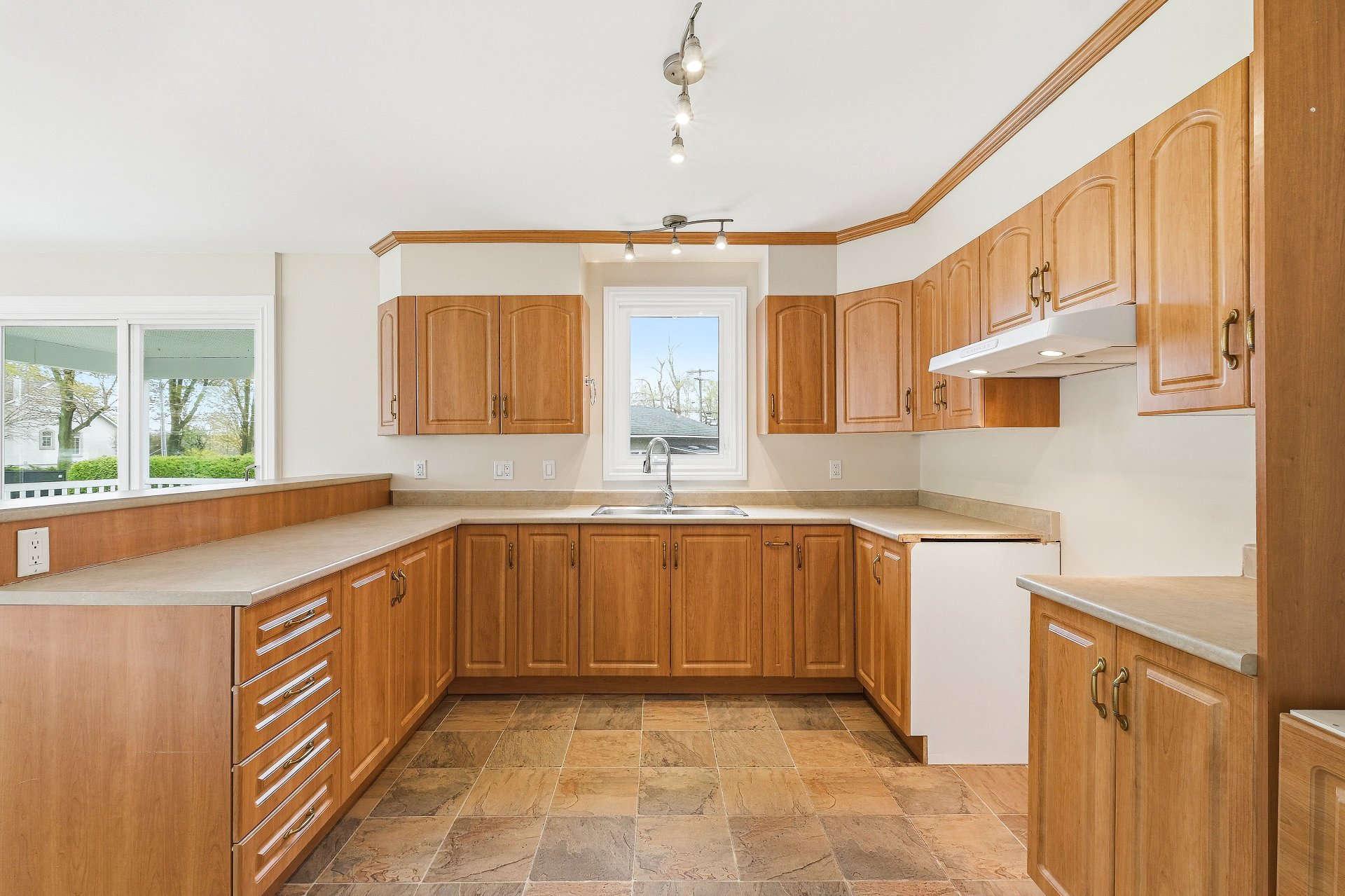 Photo - Kitchen