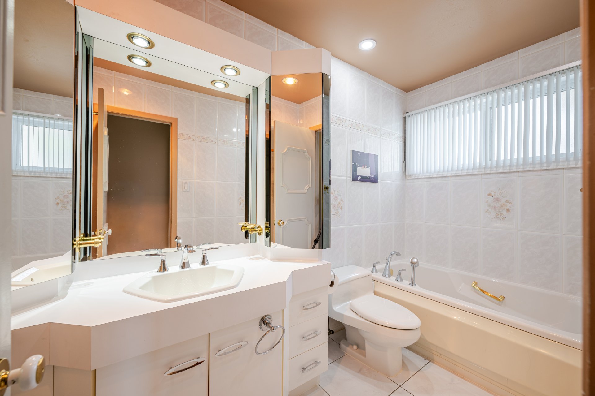 Photo - Bathroom