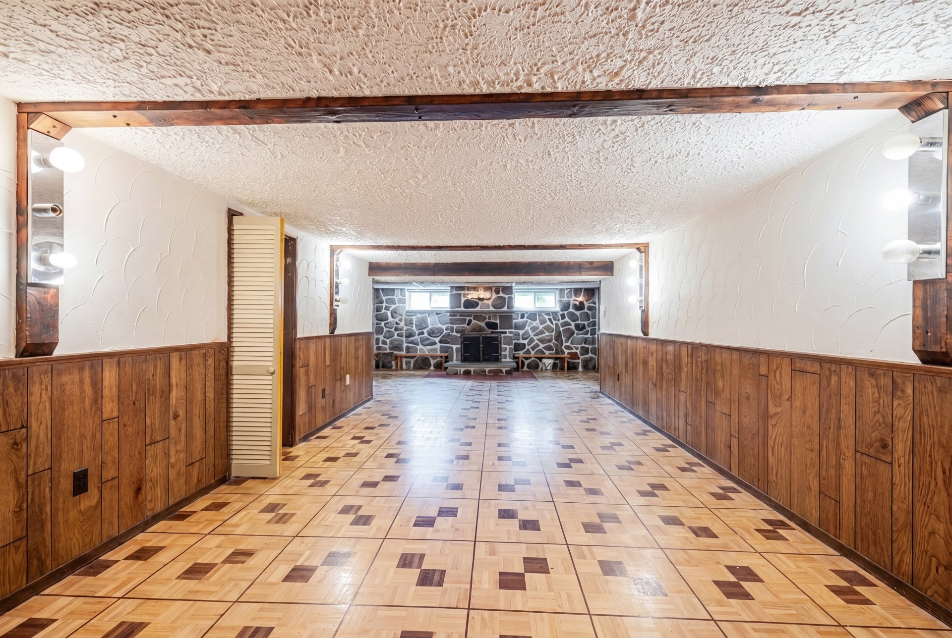 Photo - Family room