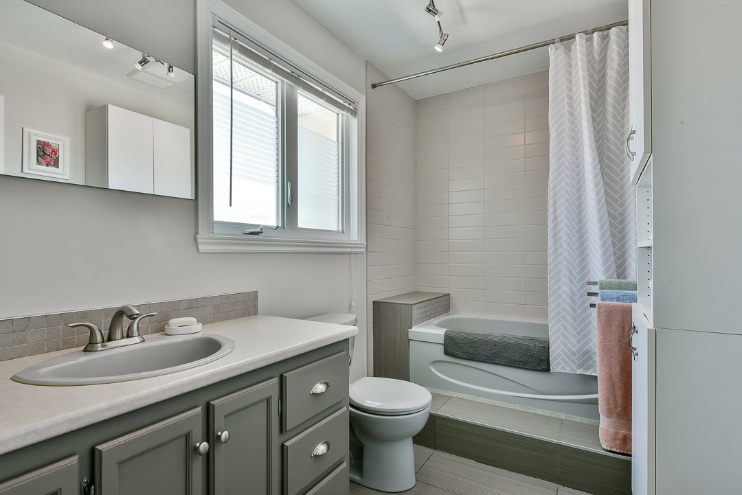 Photo - Ensuite bathroom