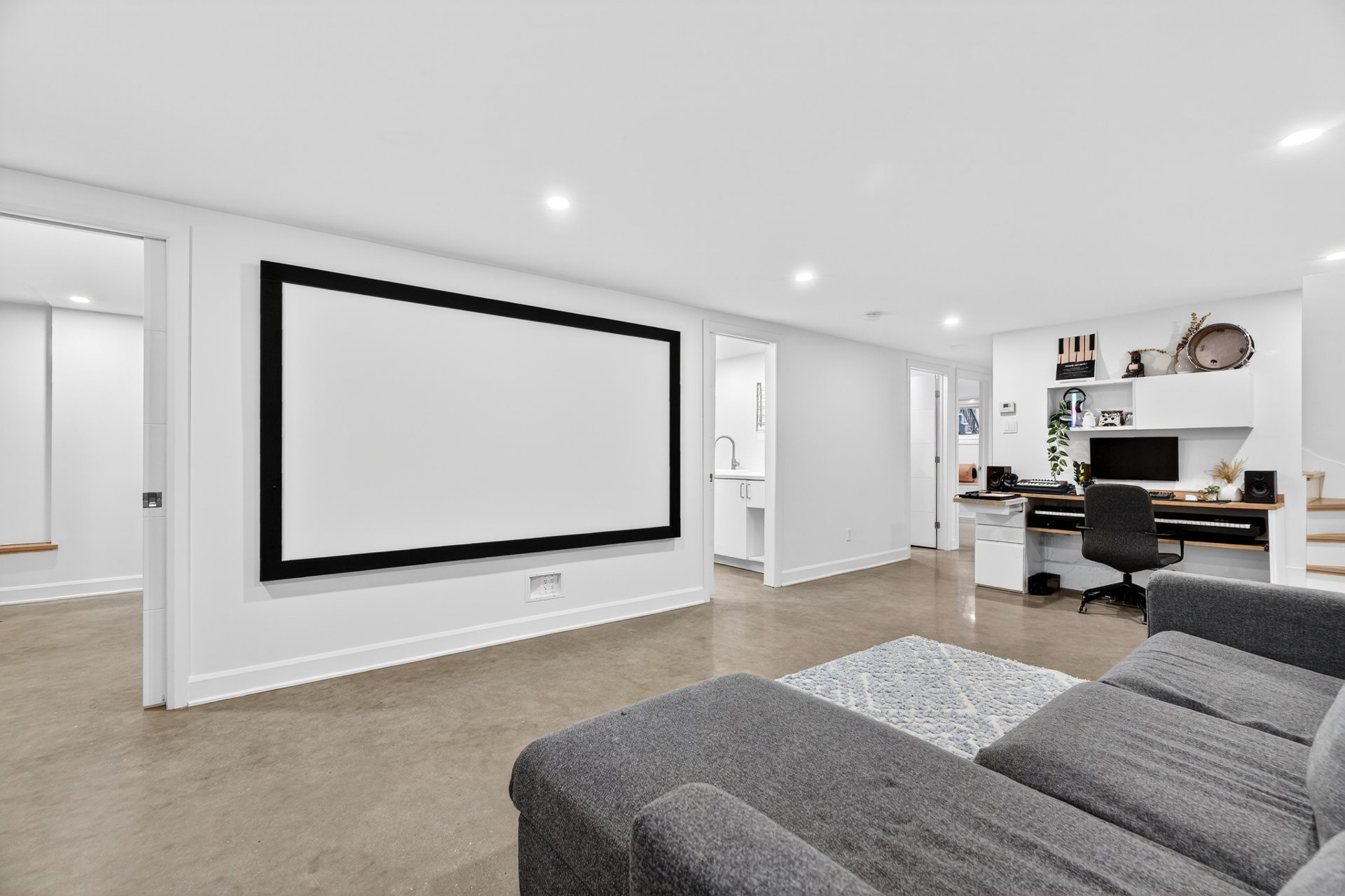 Photo - Family room