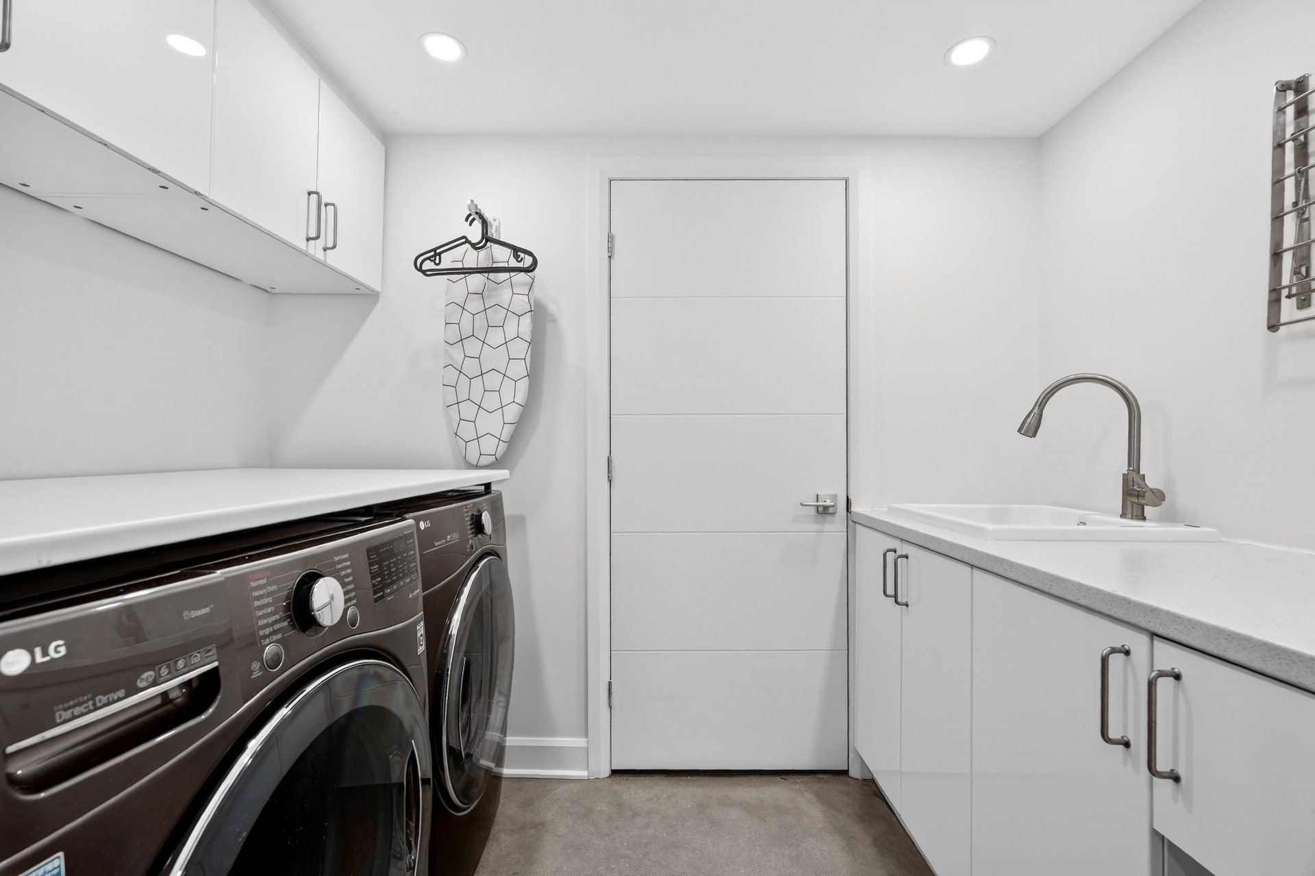 Photo - Laundry room