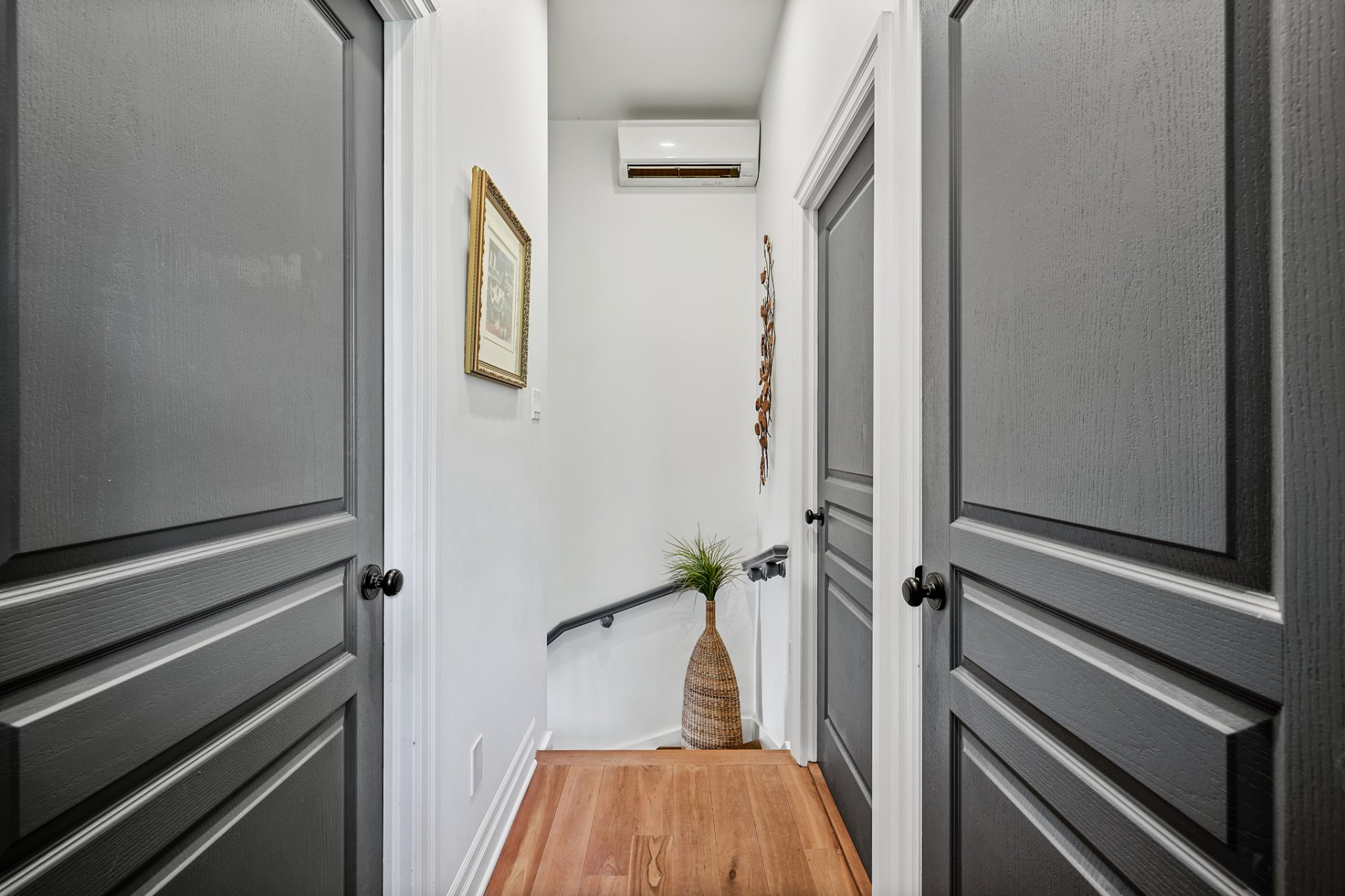 Photo - PASAGEWAY