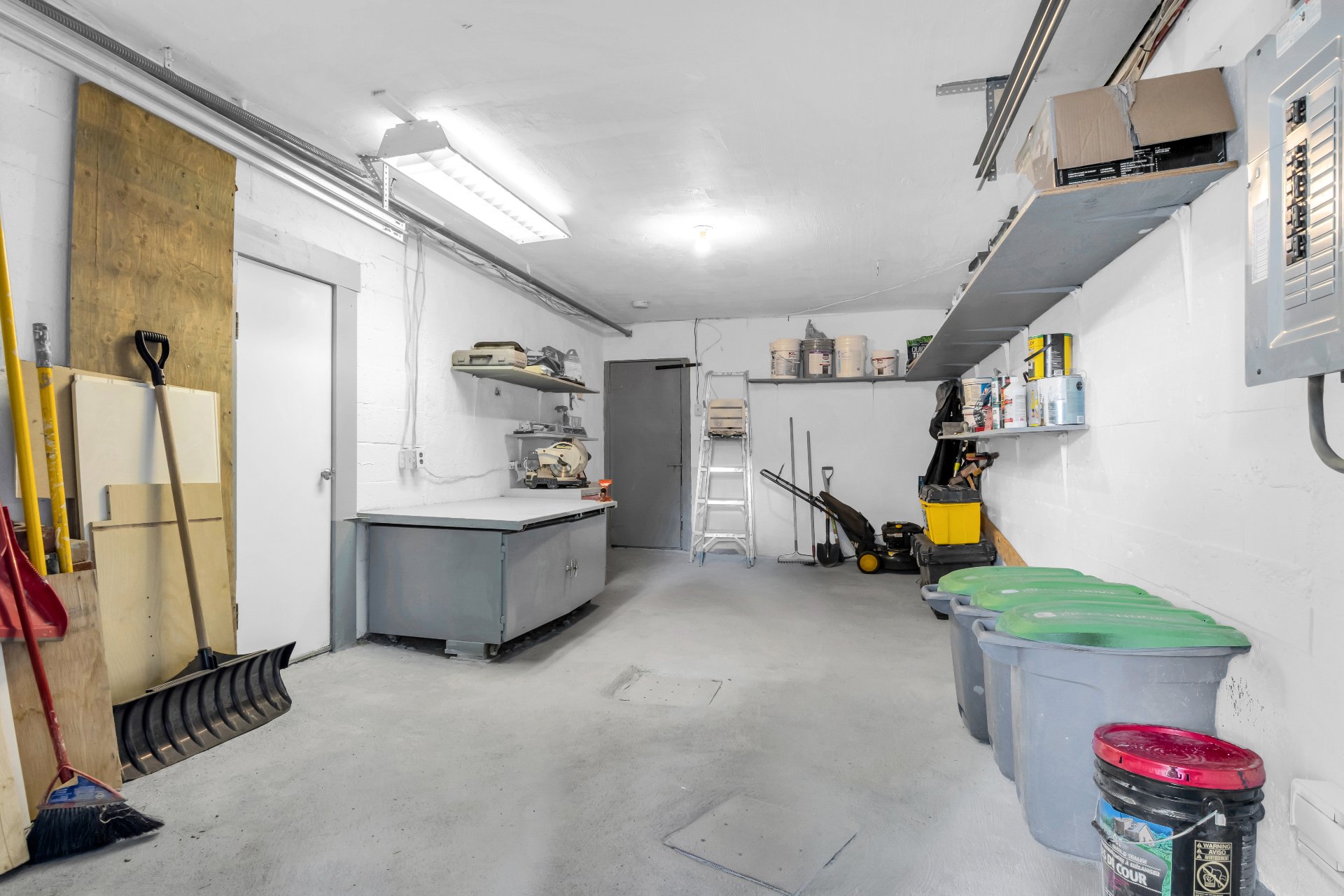 Photo - Garage