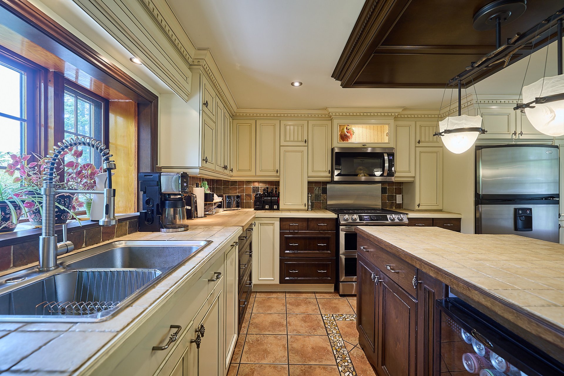 Photo - Kitchen