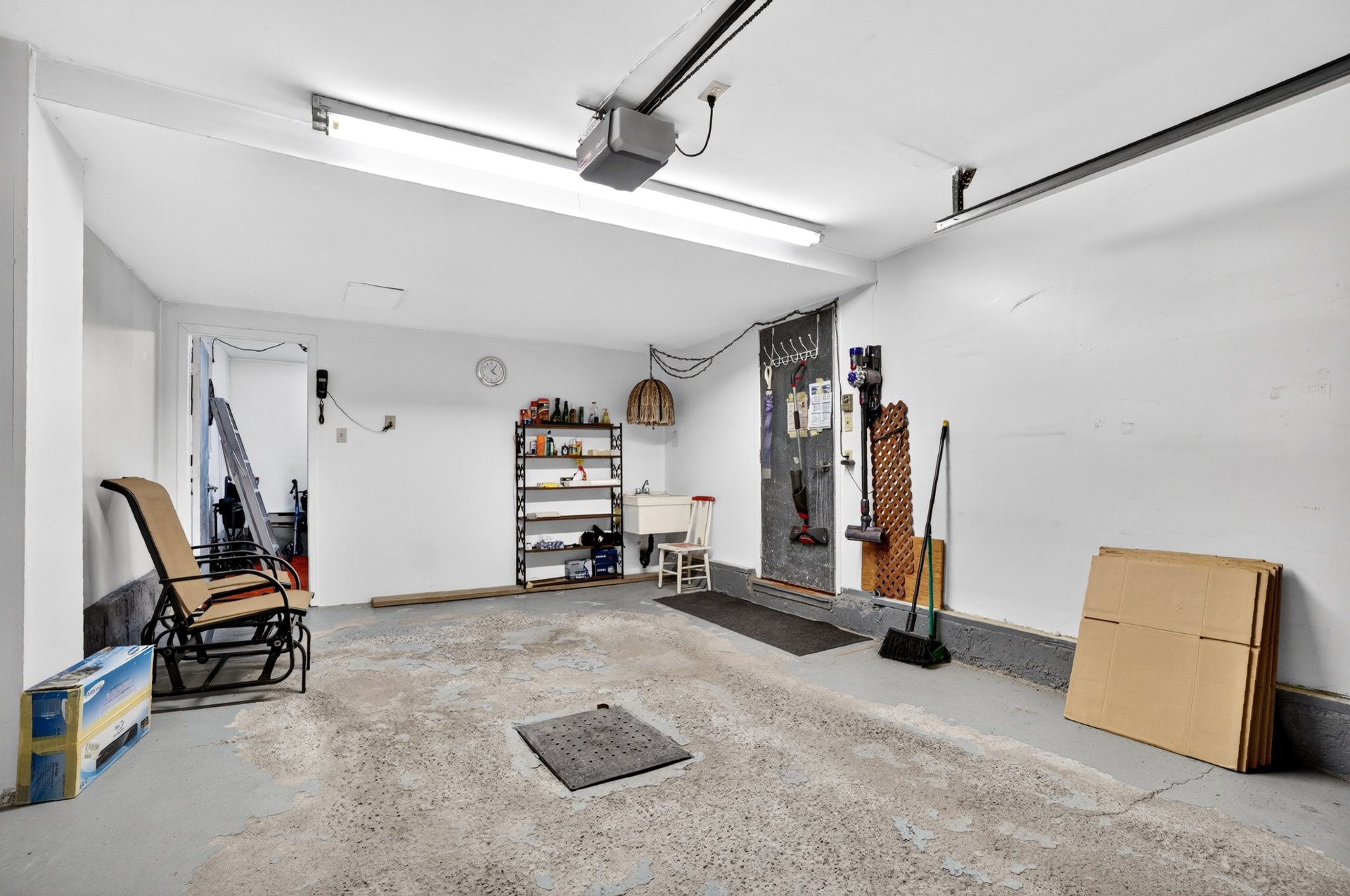 Photo - Garage