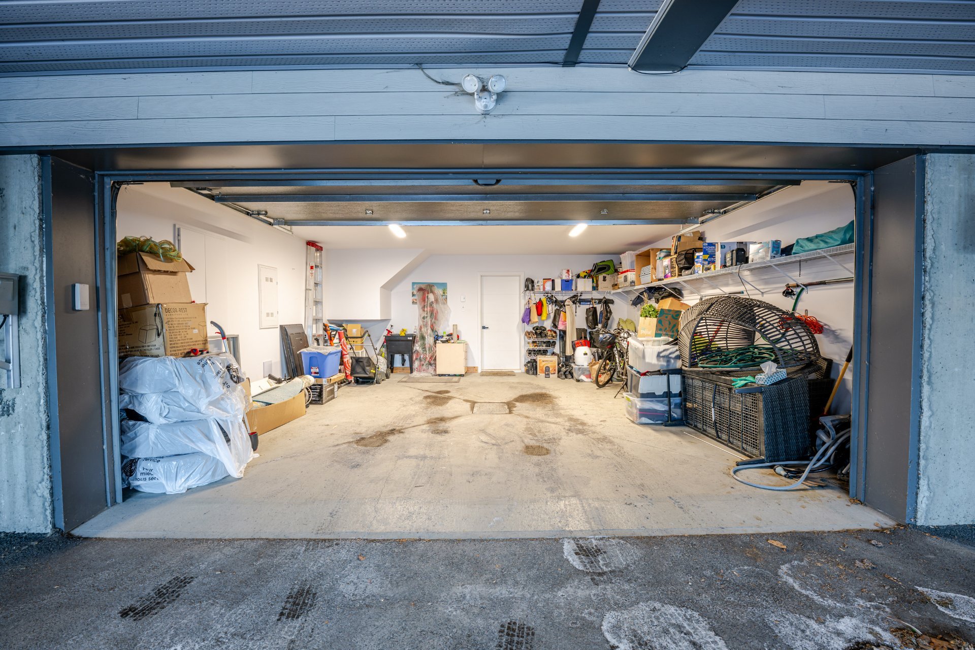 Photo - Garage