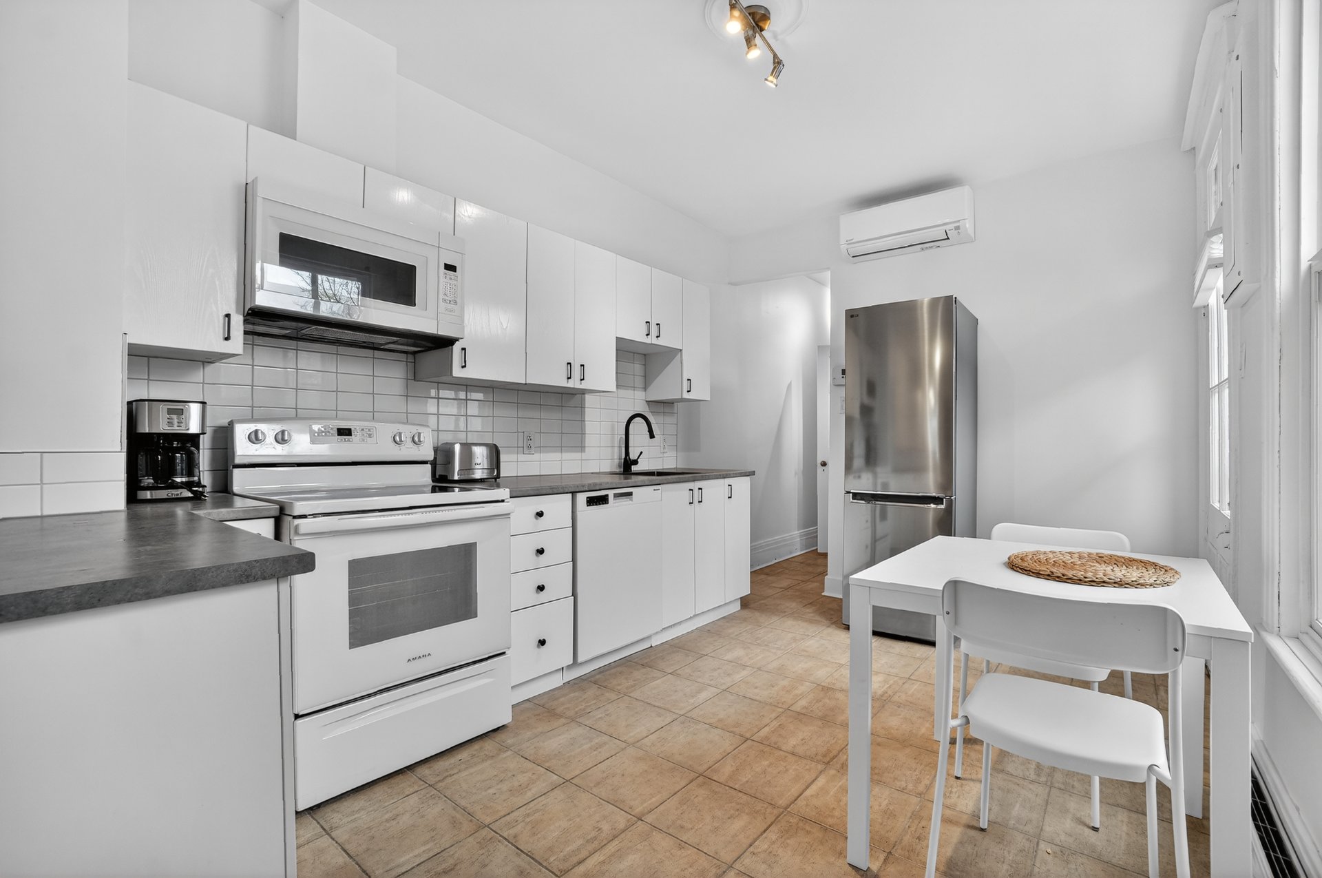 Photo - Kitchen
