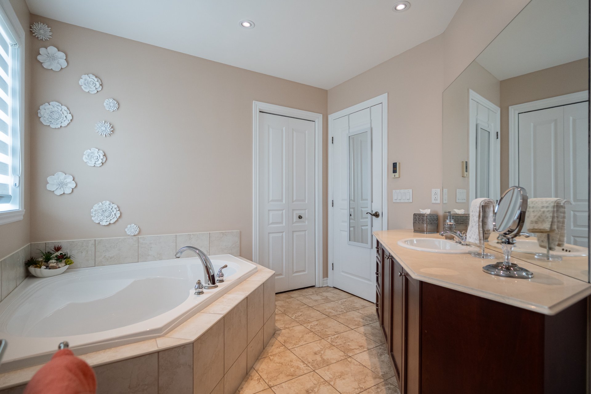 Photo - Salle de bains attenante à la CCP