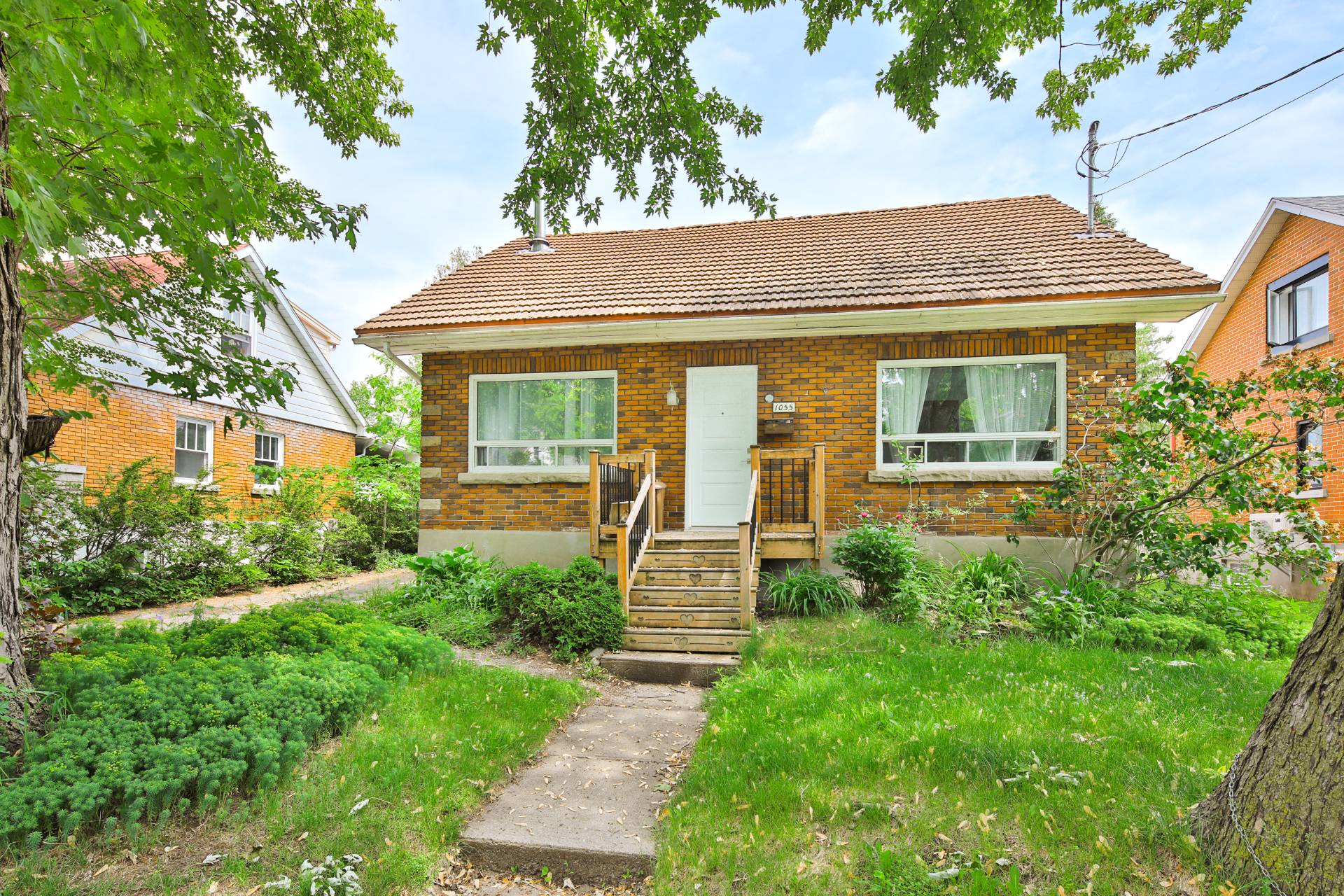 Photo - Frontage