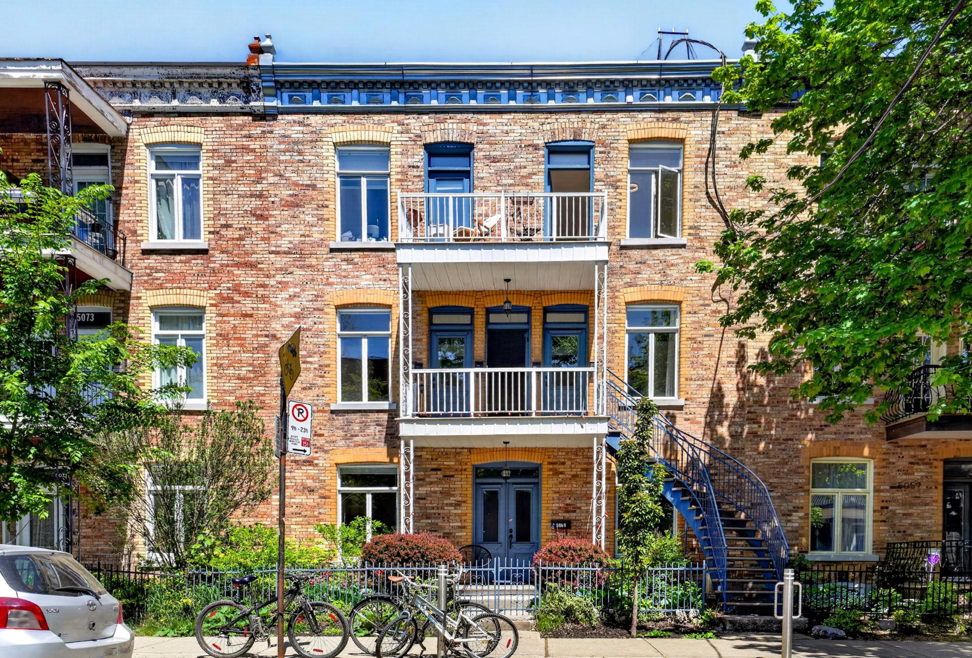 Photo - Frontage