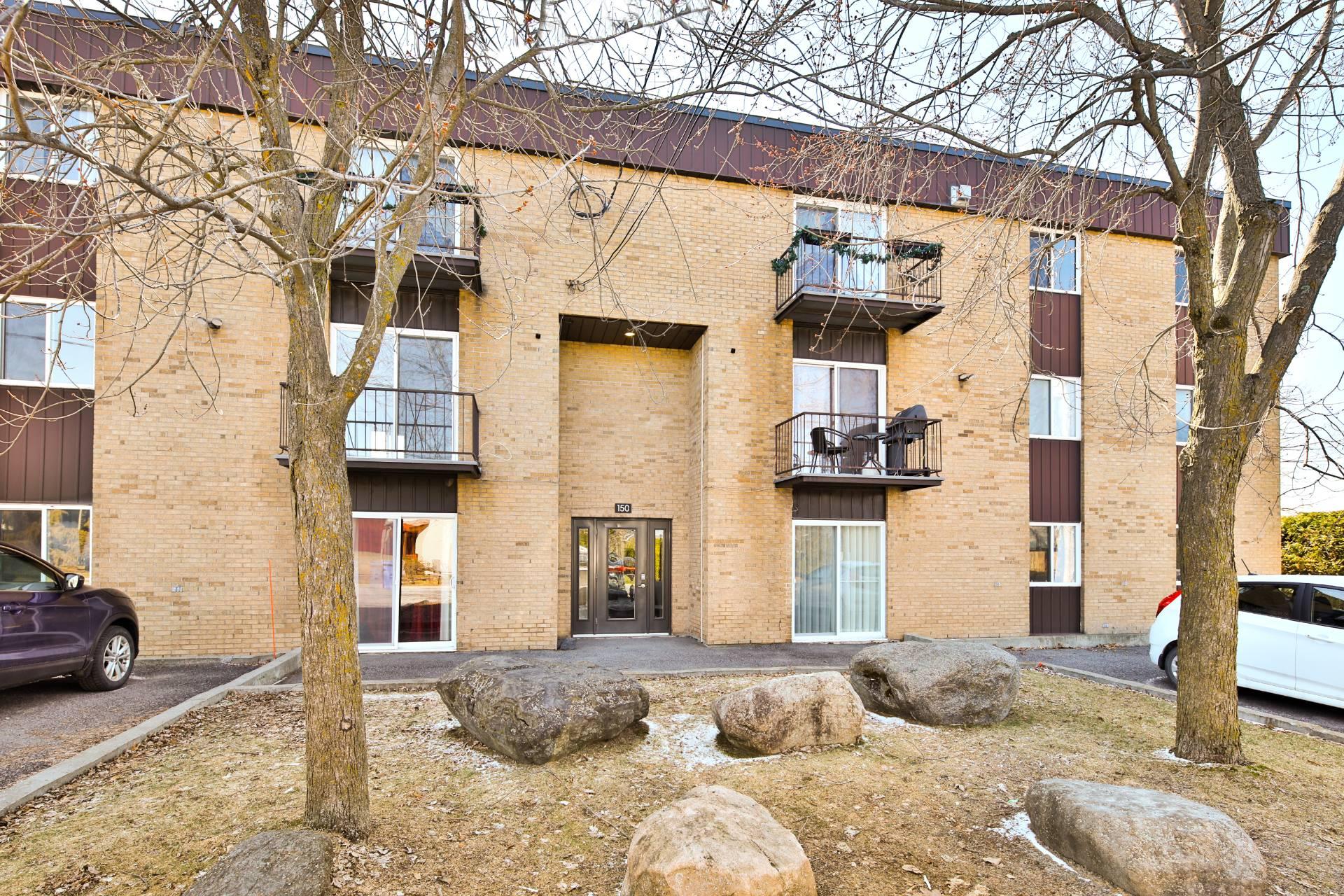 Photo - Frontage