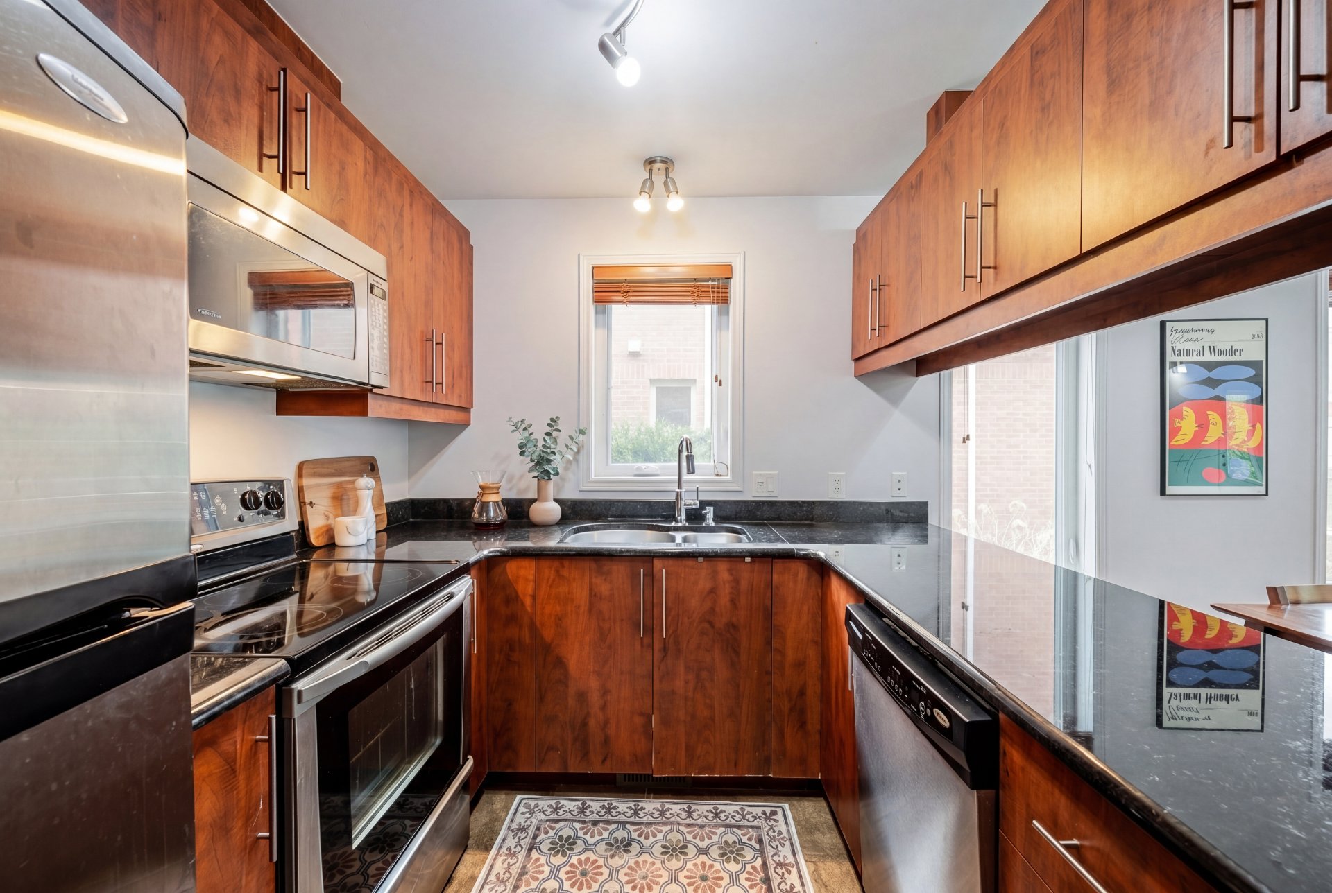 Photo - Kitchen