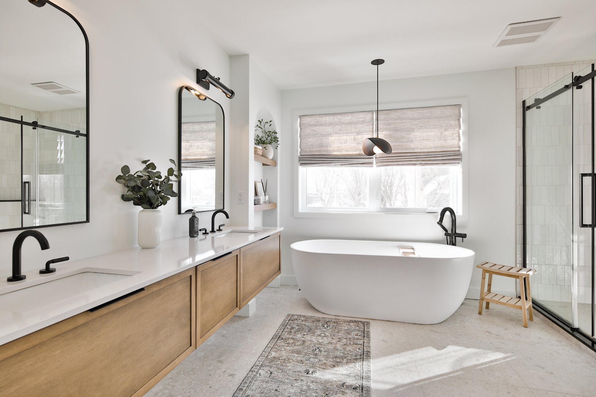 Photo - Ensuite bathroom