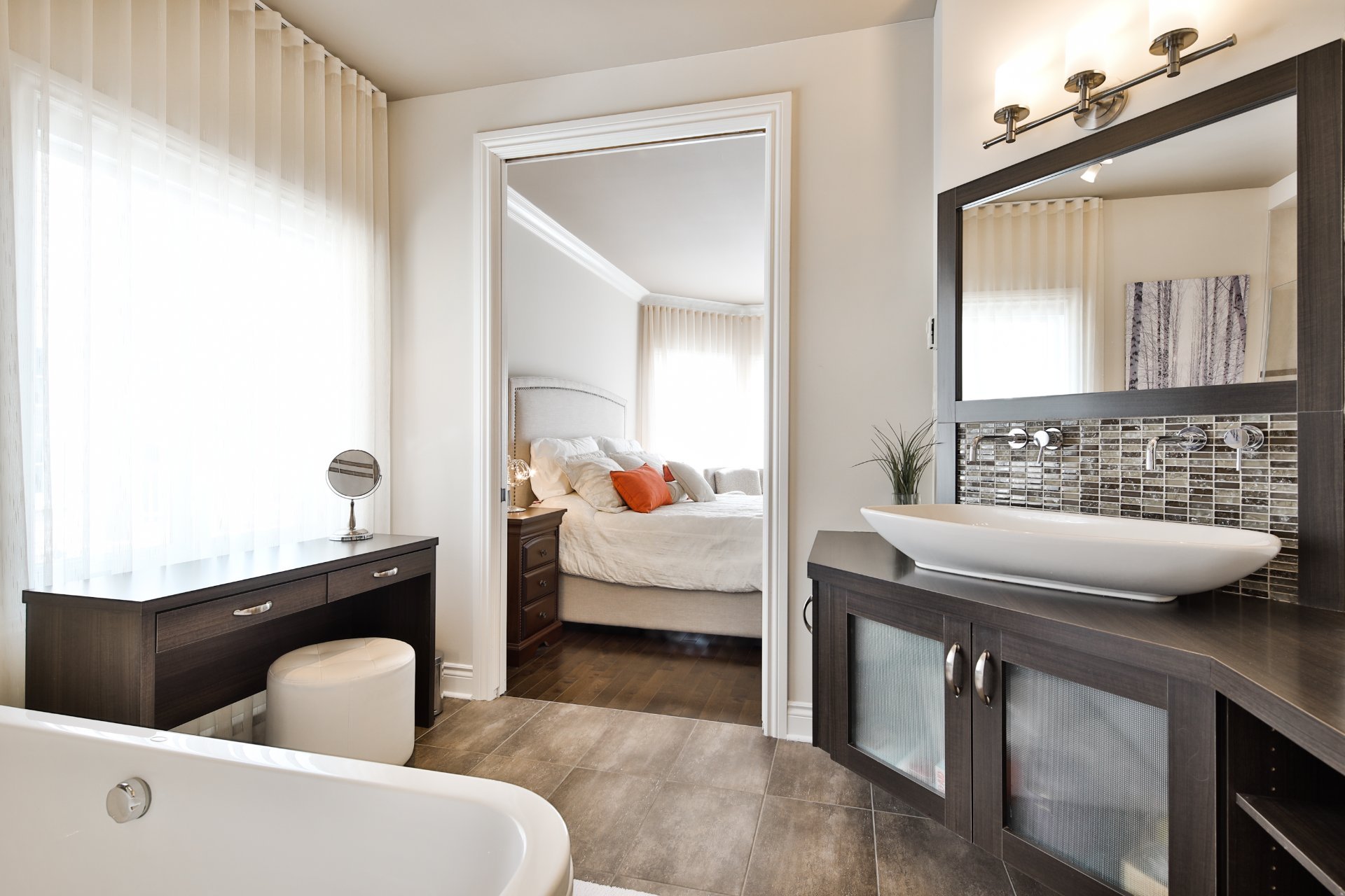 Photo - Ensuite bathroom