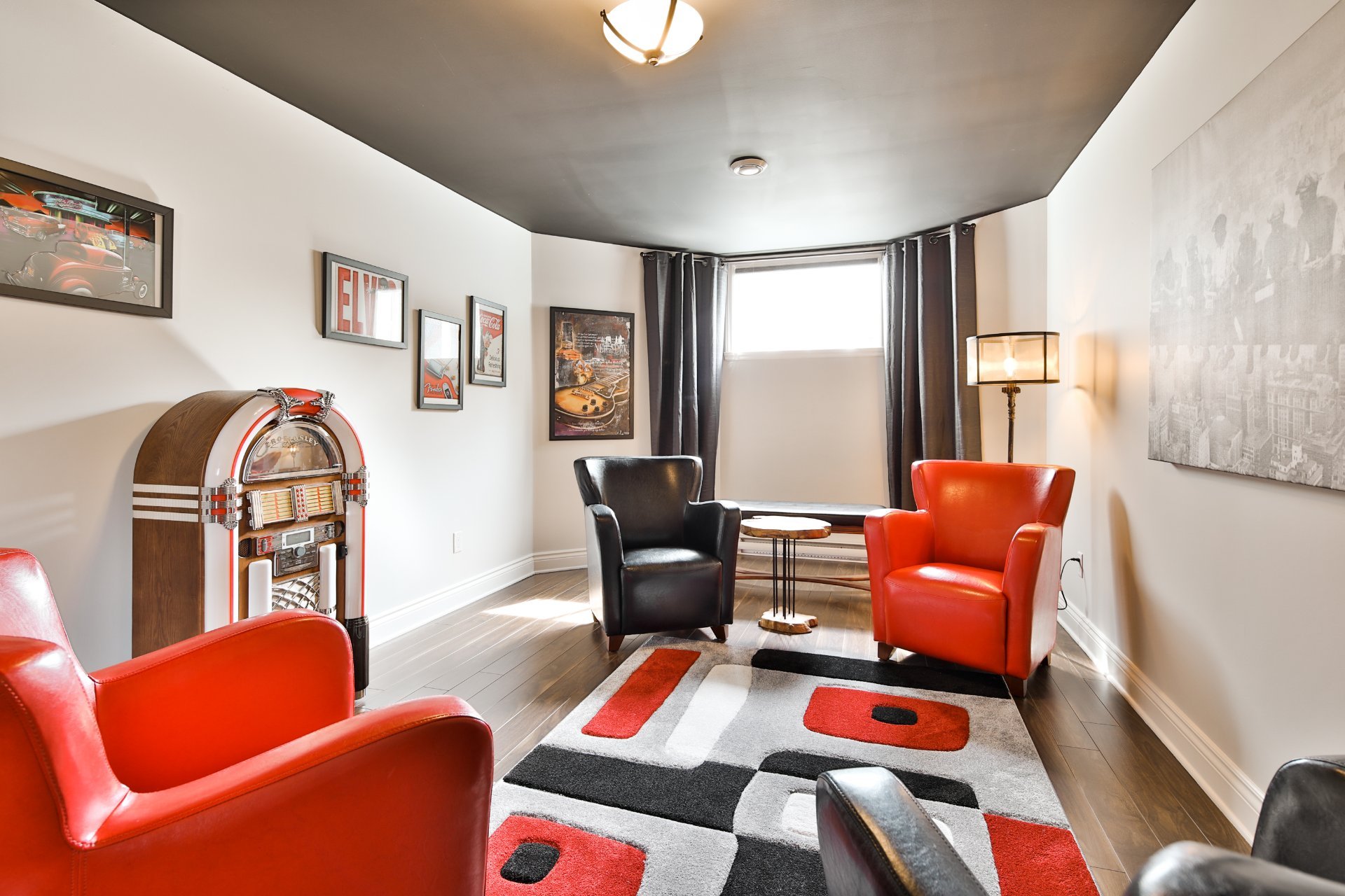Photo - Family room