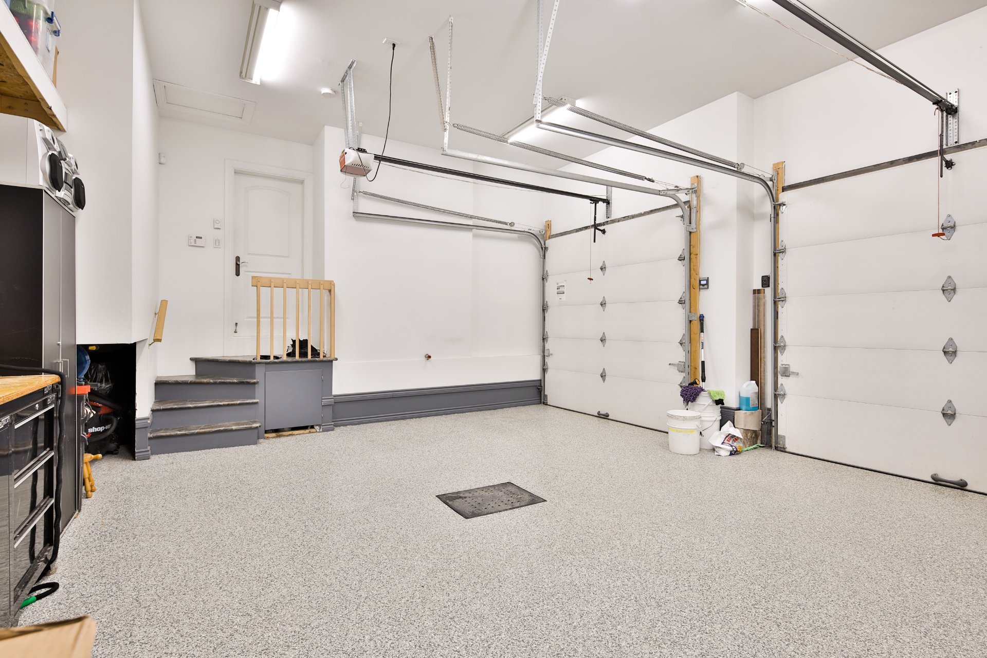 Photo - Garage