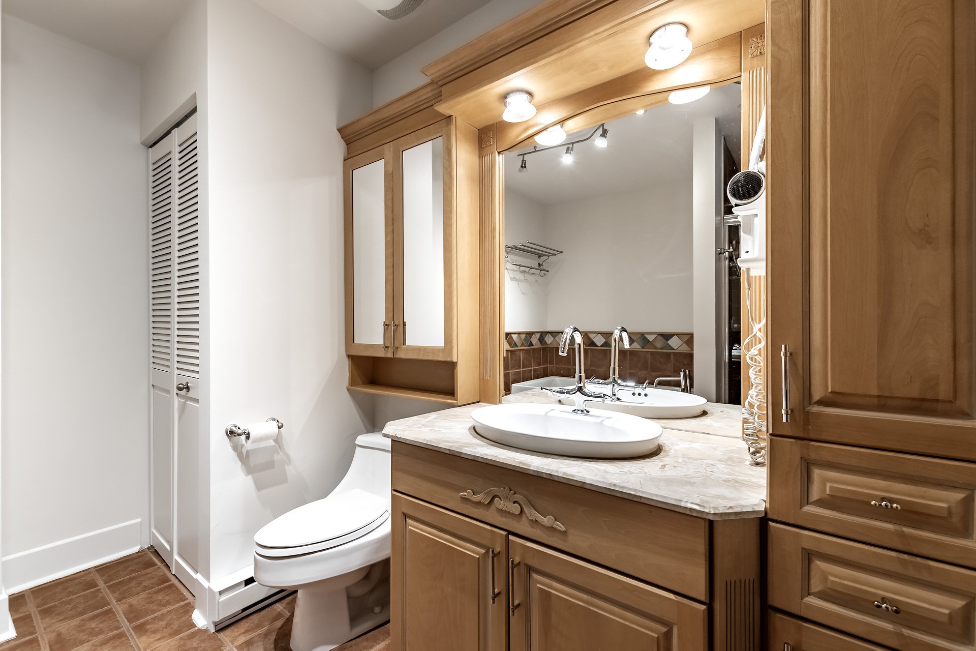 Photo - Salle de bains attenante à la CCP