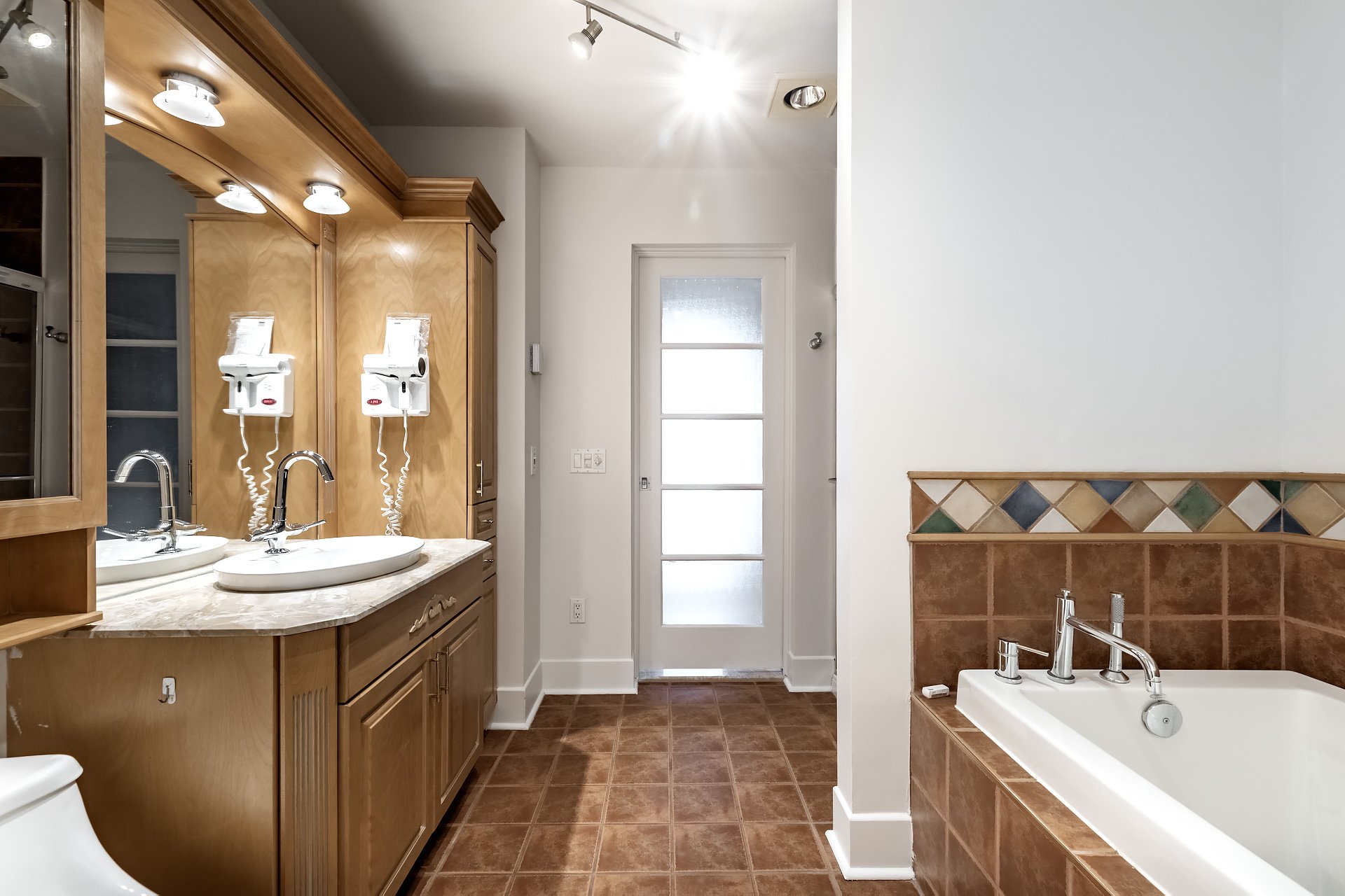 Photo - Salle de bains attenante à la CCP