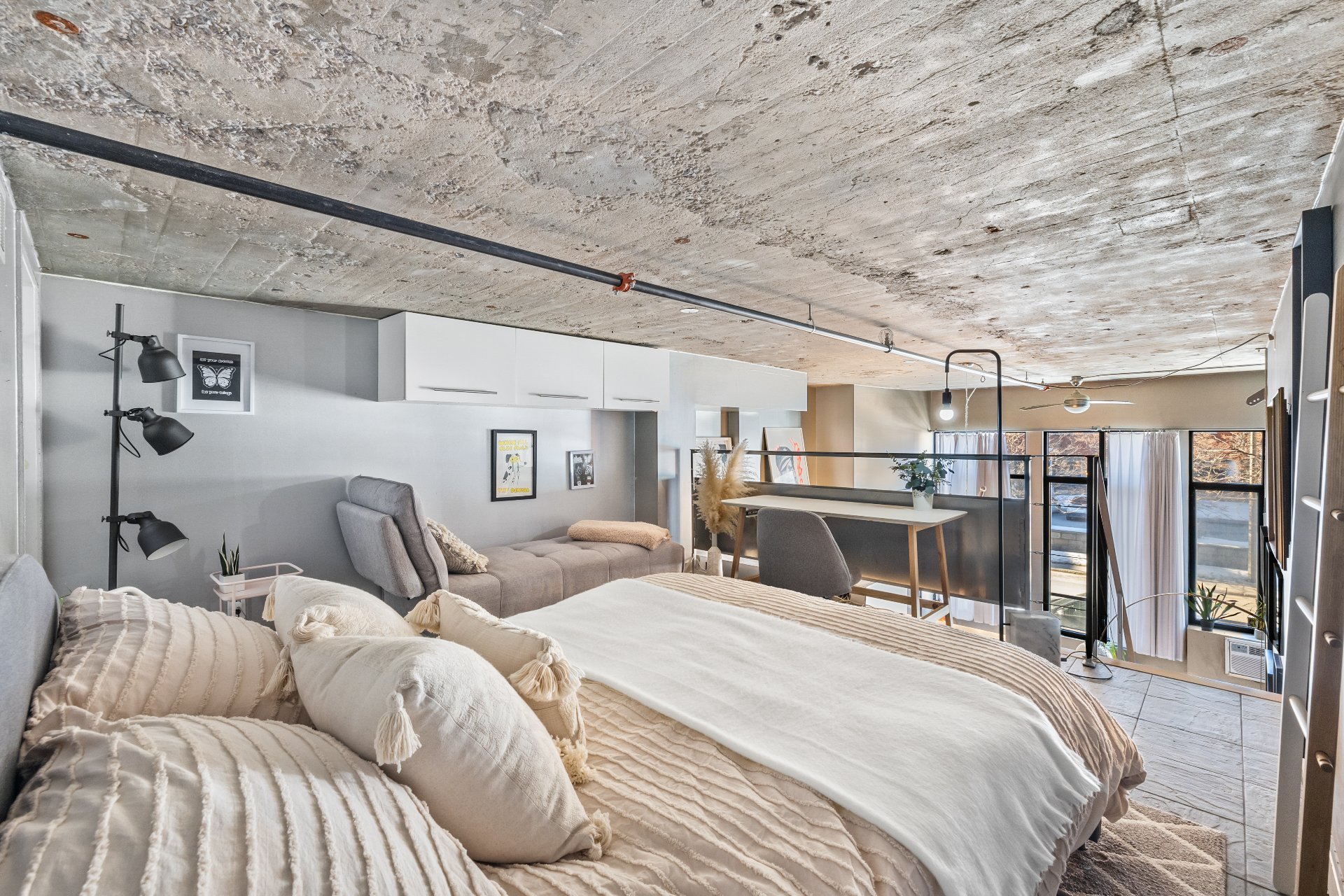 Photo - Mezzanine