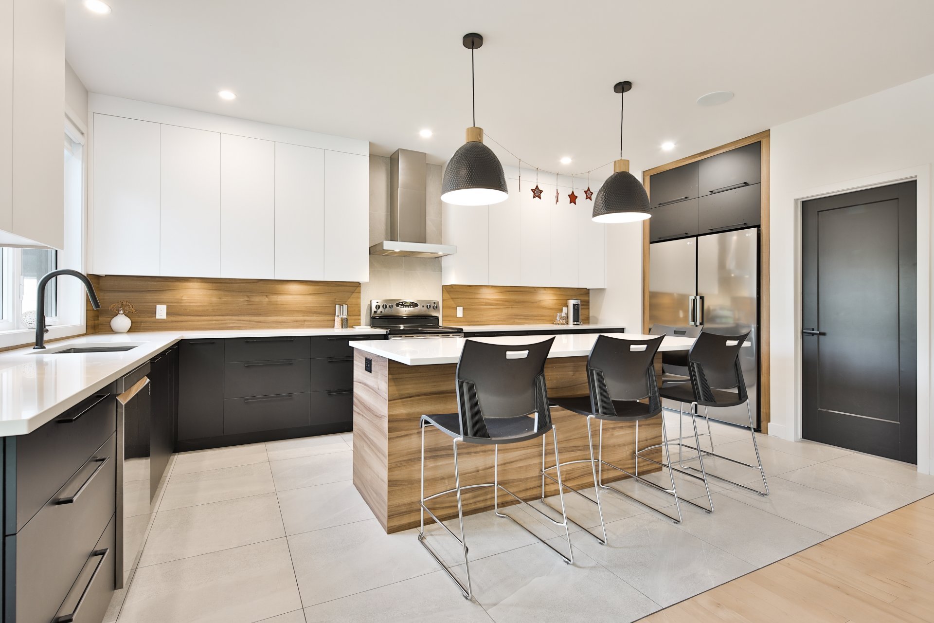 Photo - Kitchen