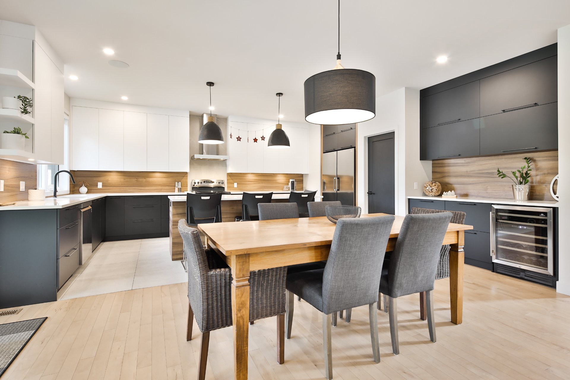 Photo - Dining room