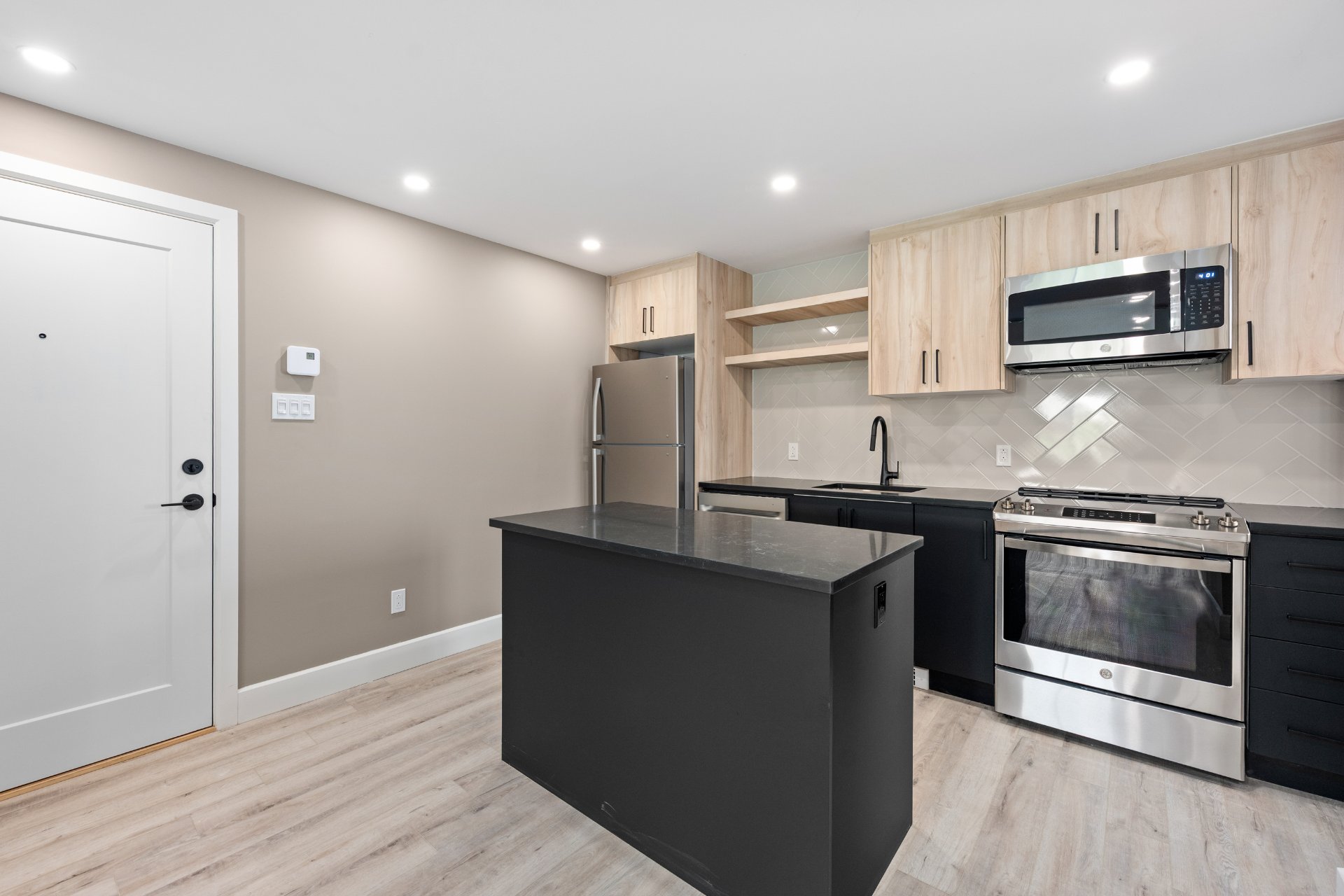 Photo - Kitchen