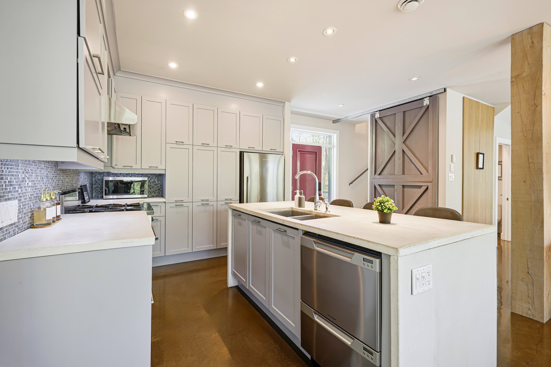 Photo - Kitchen
