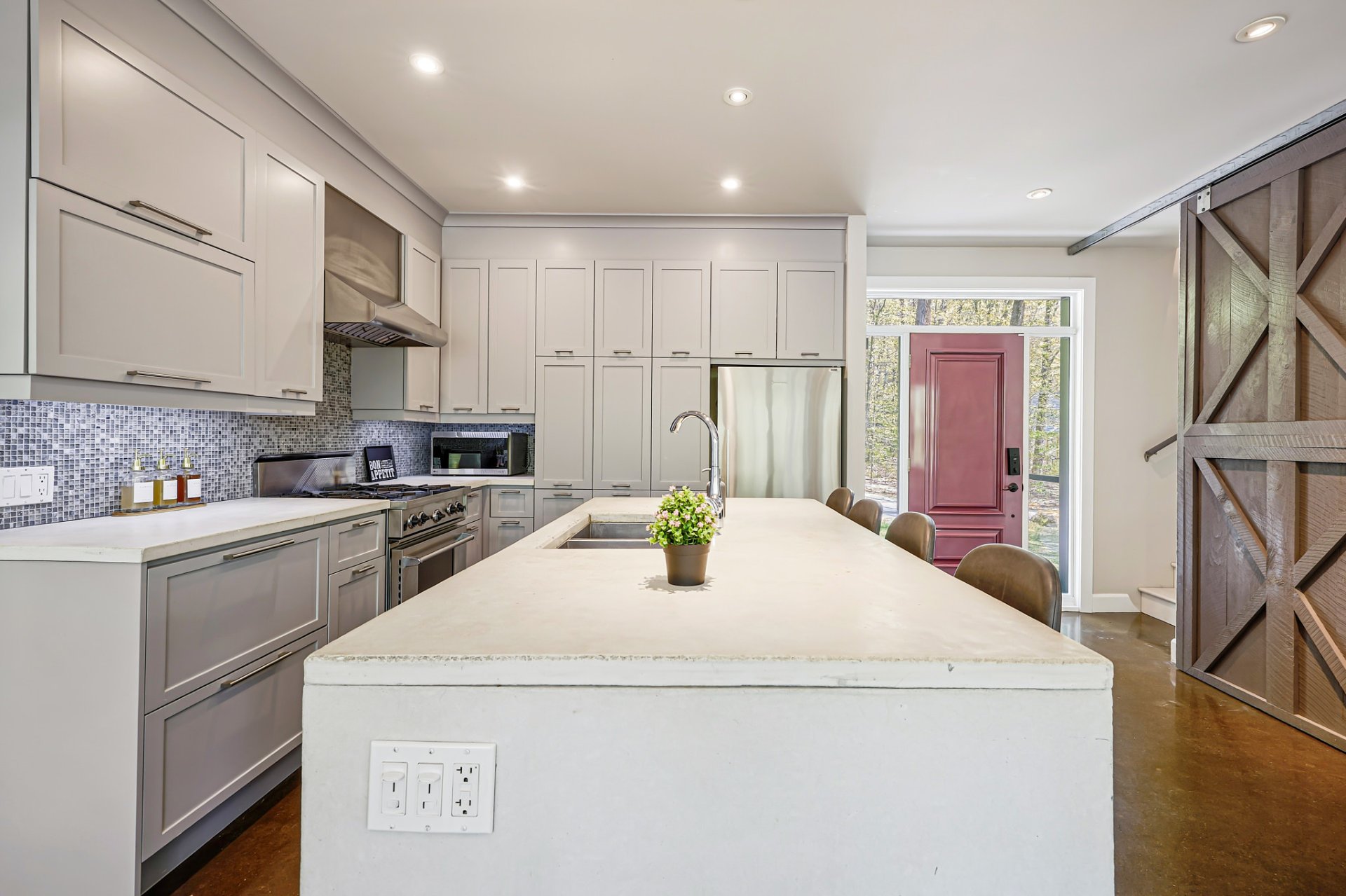 Photo - Kitchen