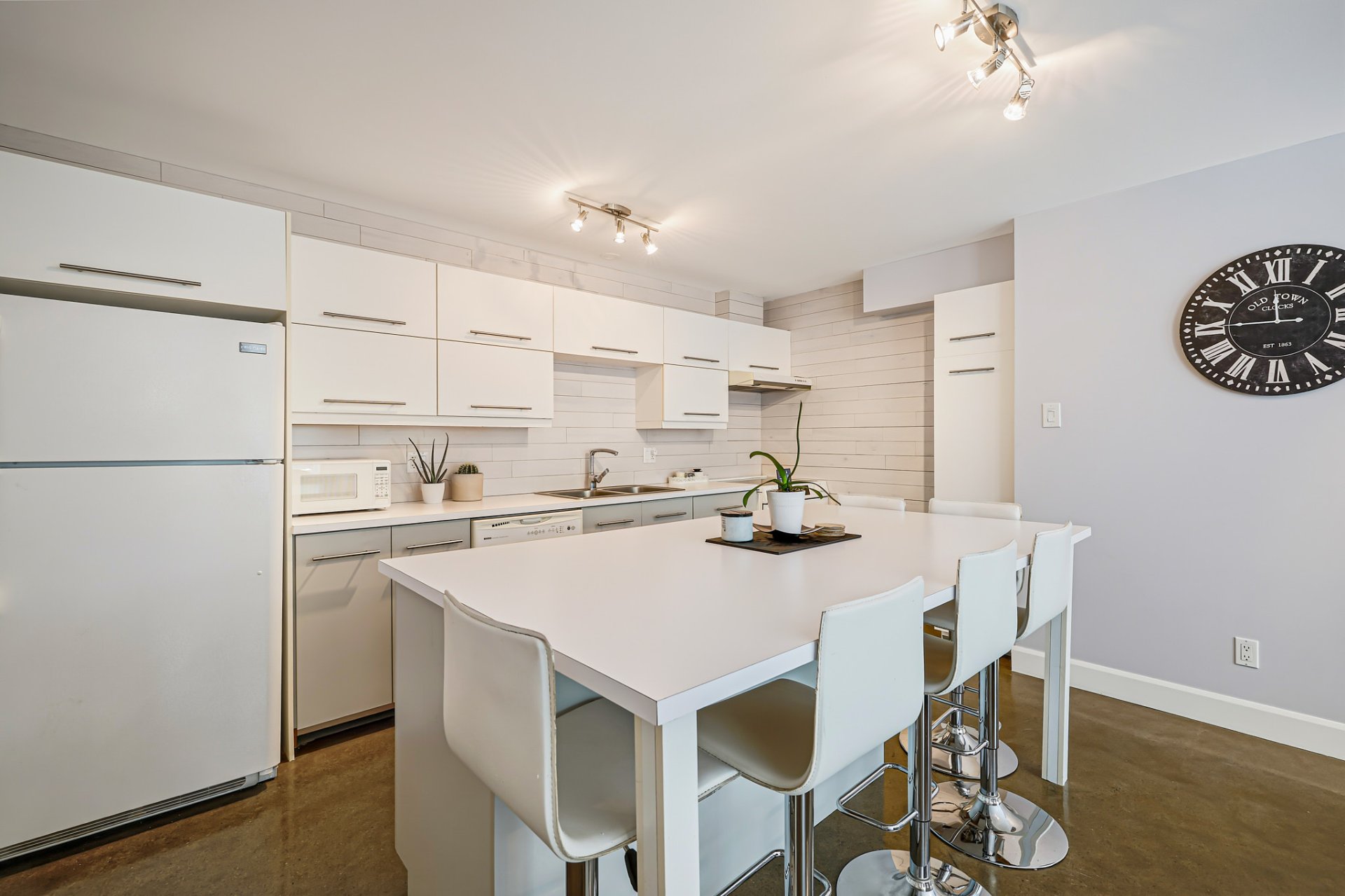 Photo - Kitchen
