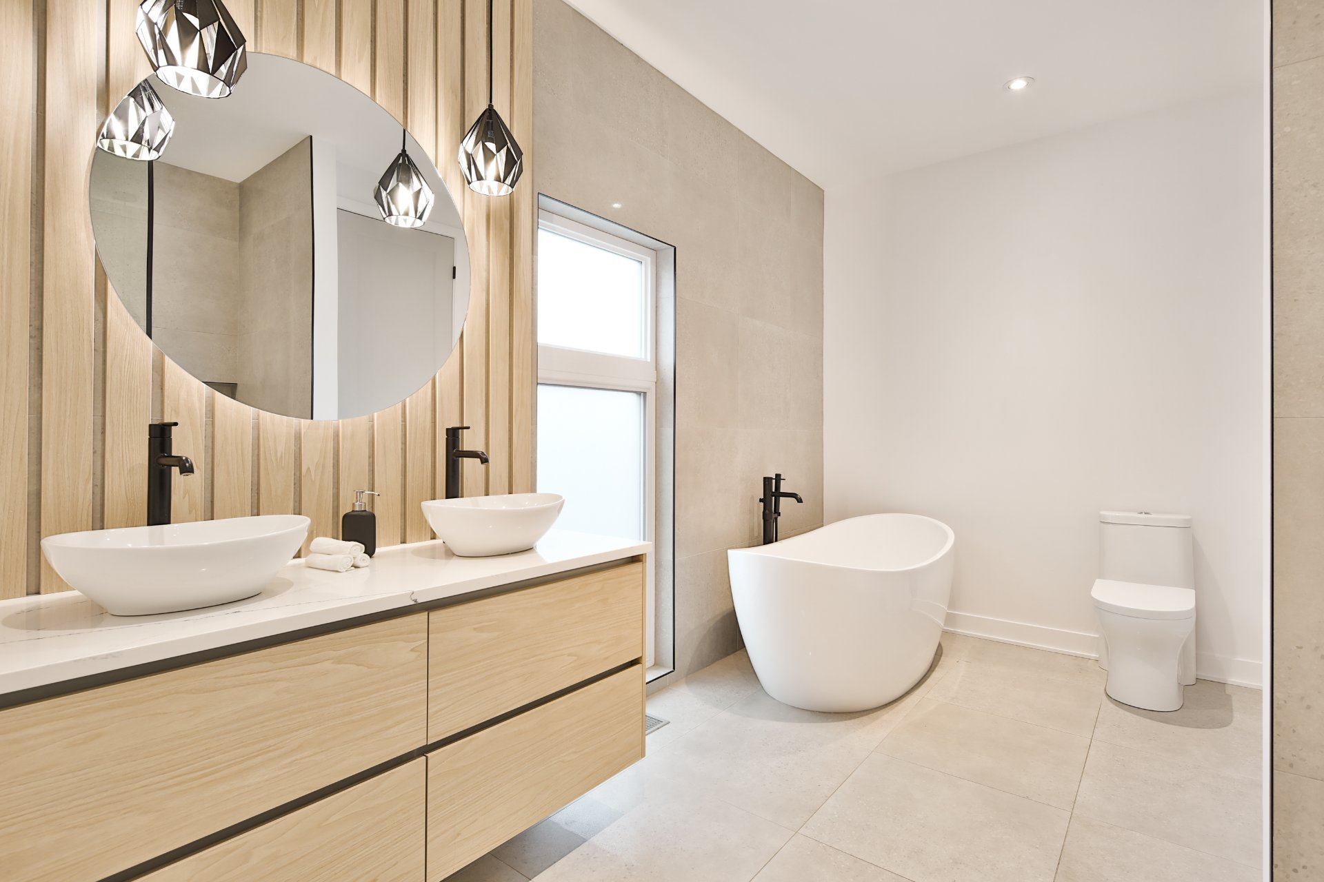 Photo - Ensuite bathroom