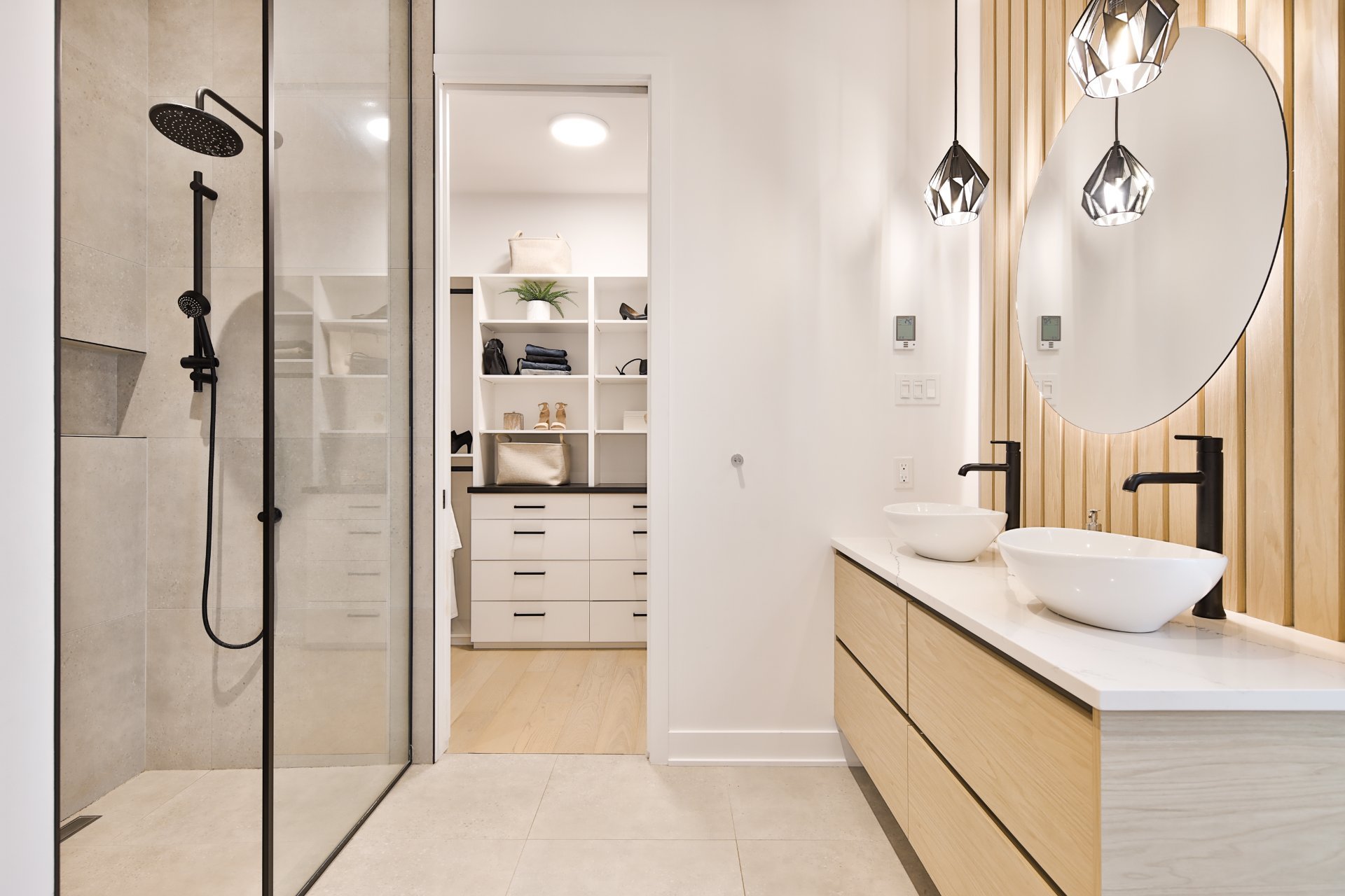 Photo - Ensuite bathroom