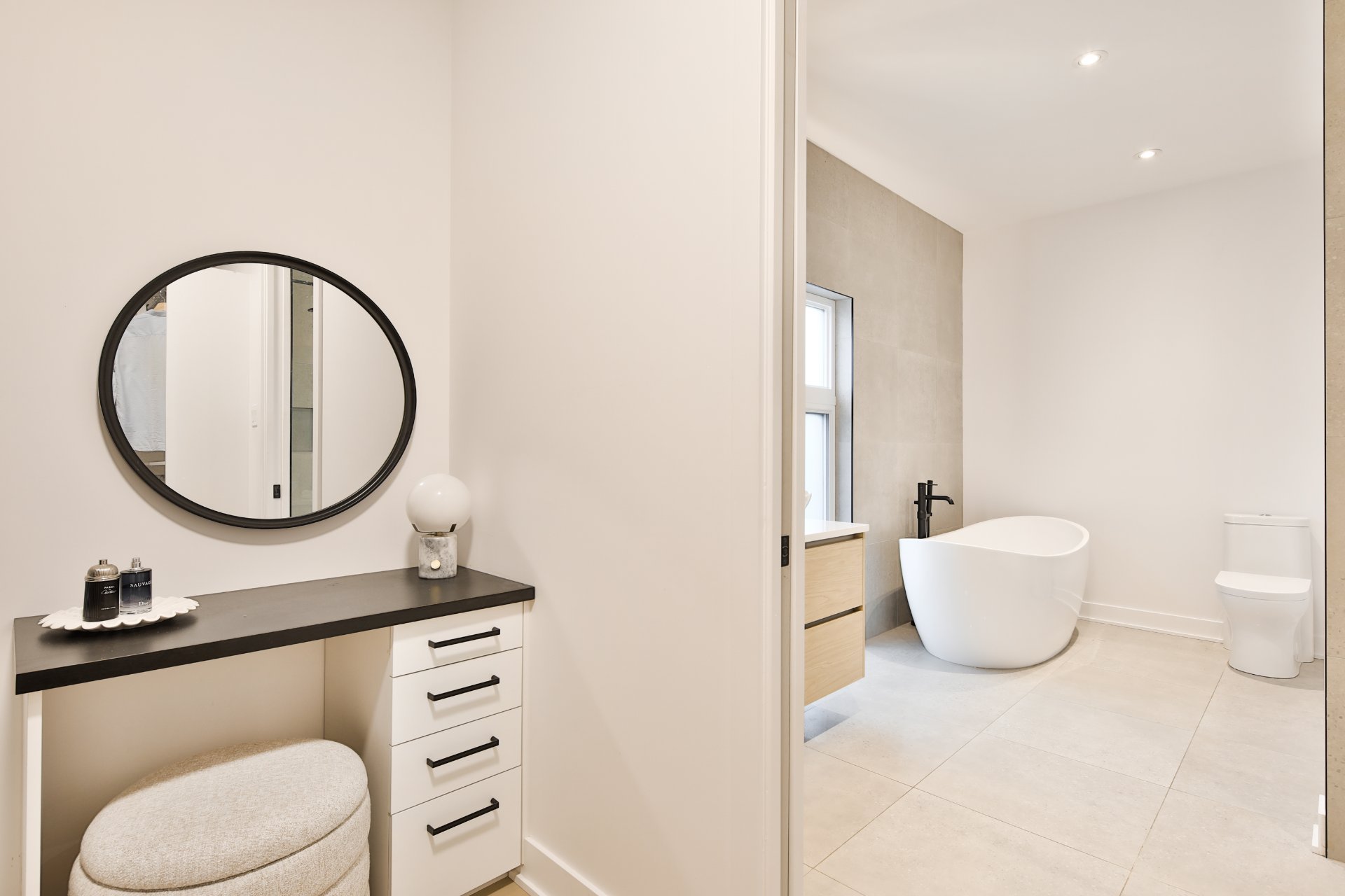 Photo - Walk-in closet