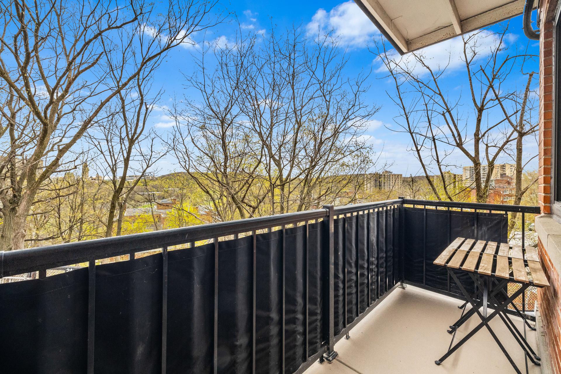 Photo - Balcon