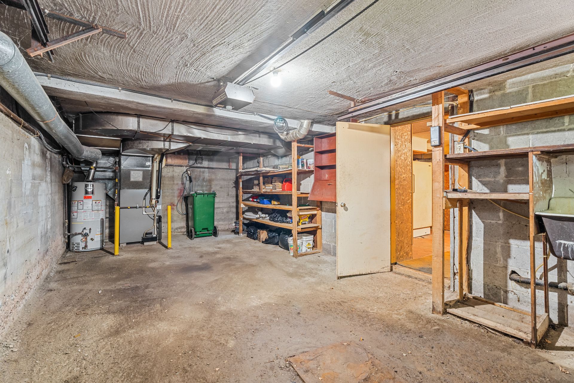 Photo - Garage