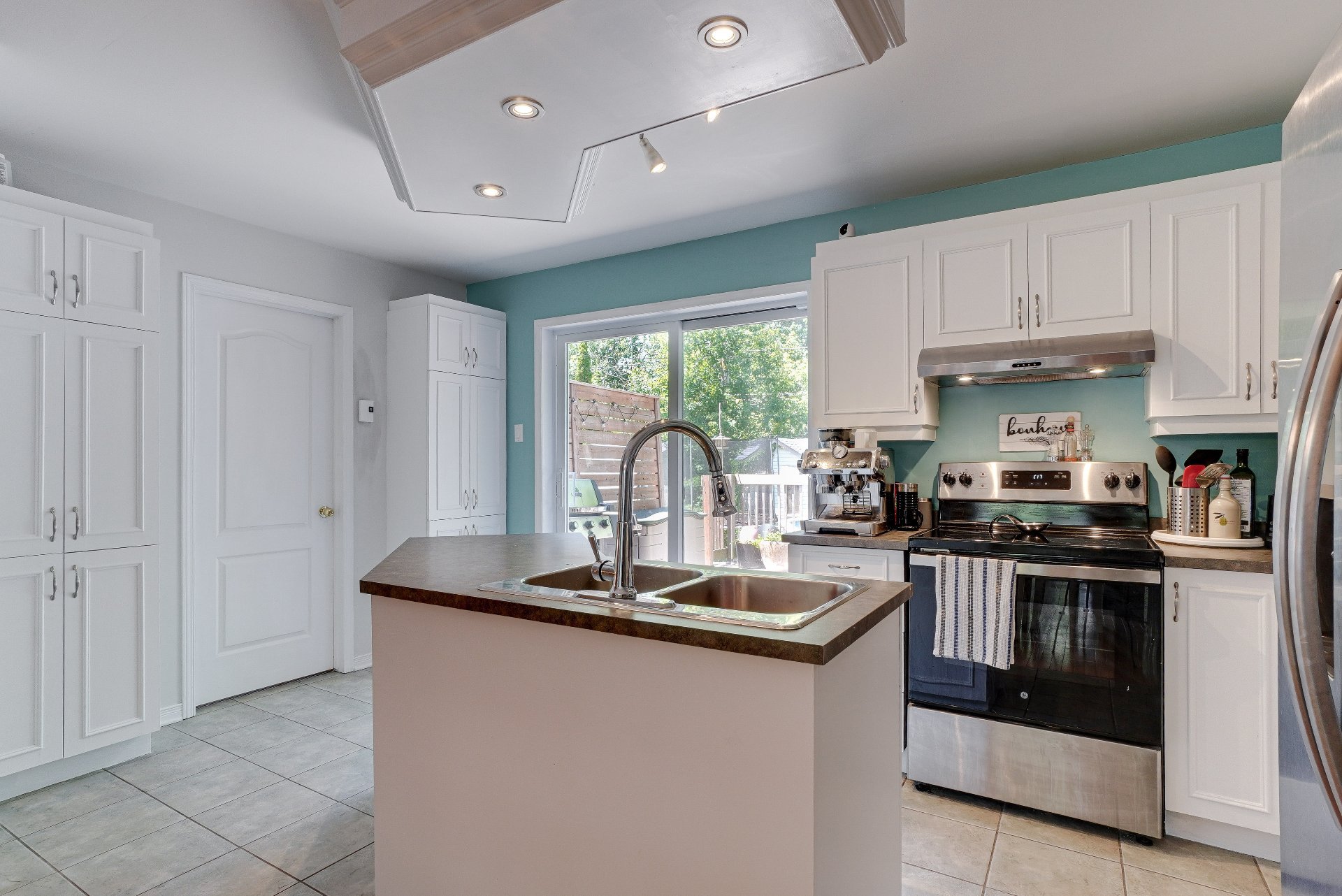 Photo - Kitchen