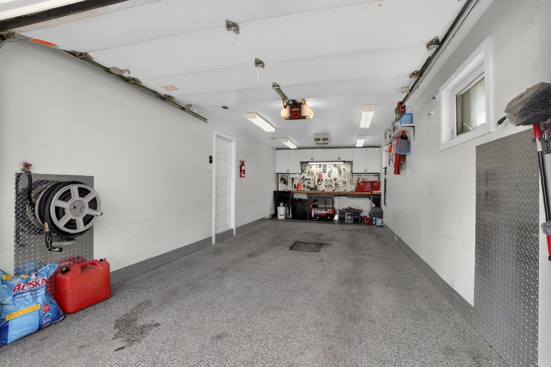 Photo - Garage
