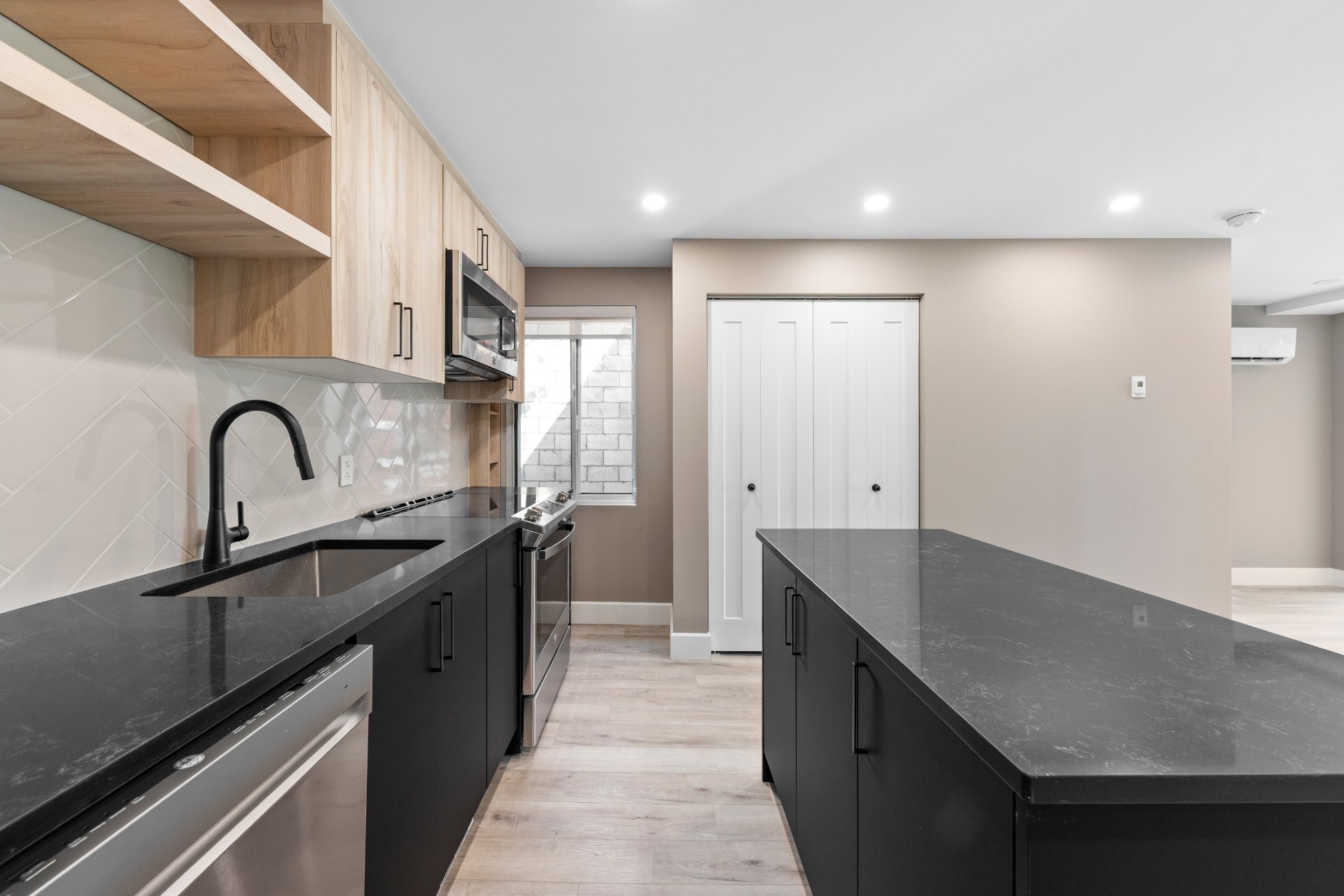 Photo - Kitchen