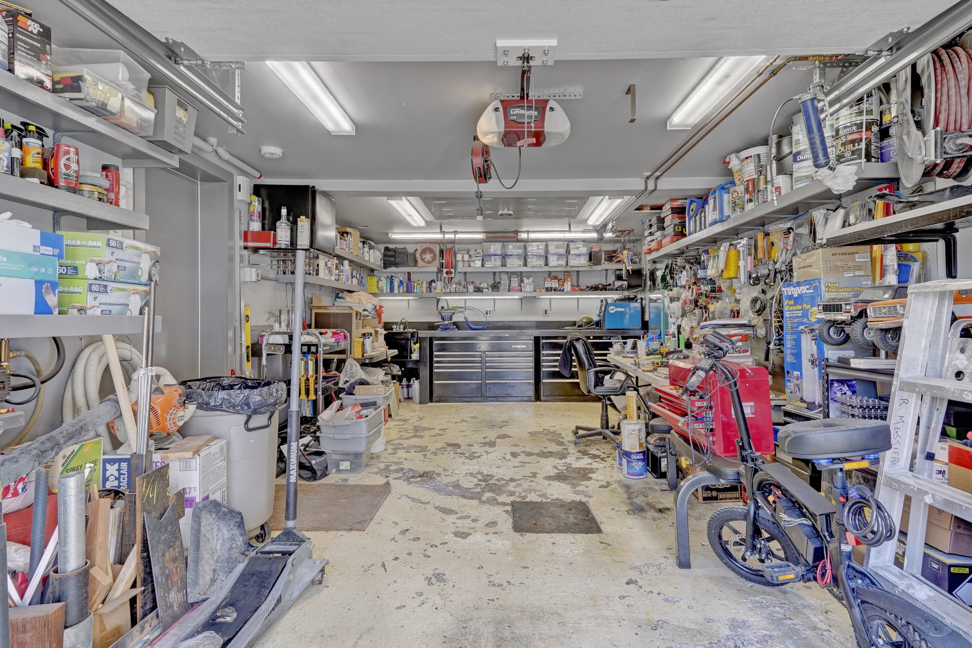 Photo - Garage