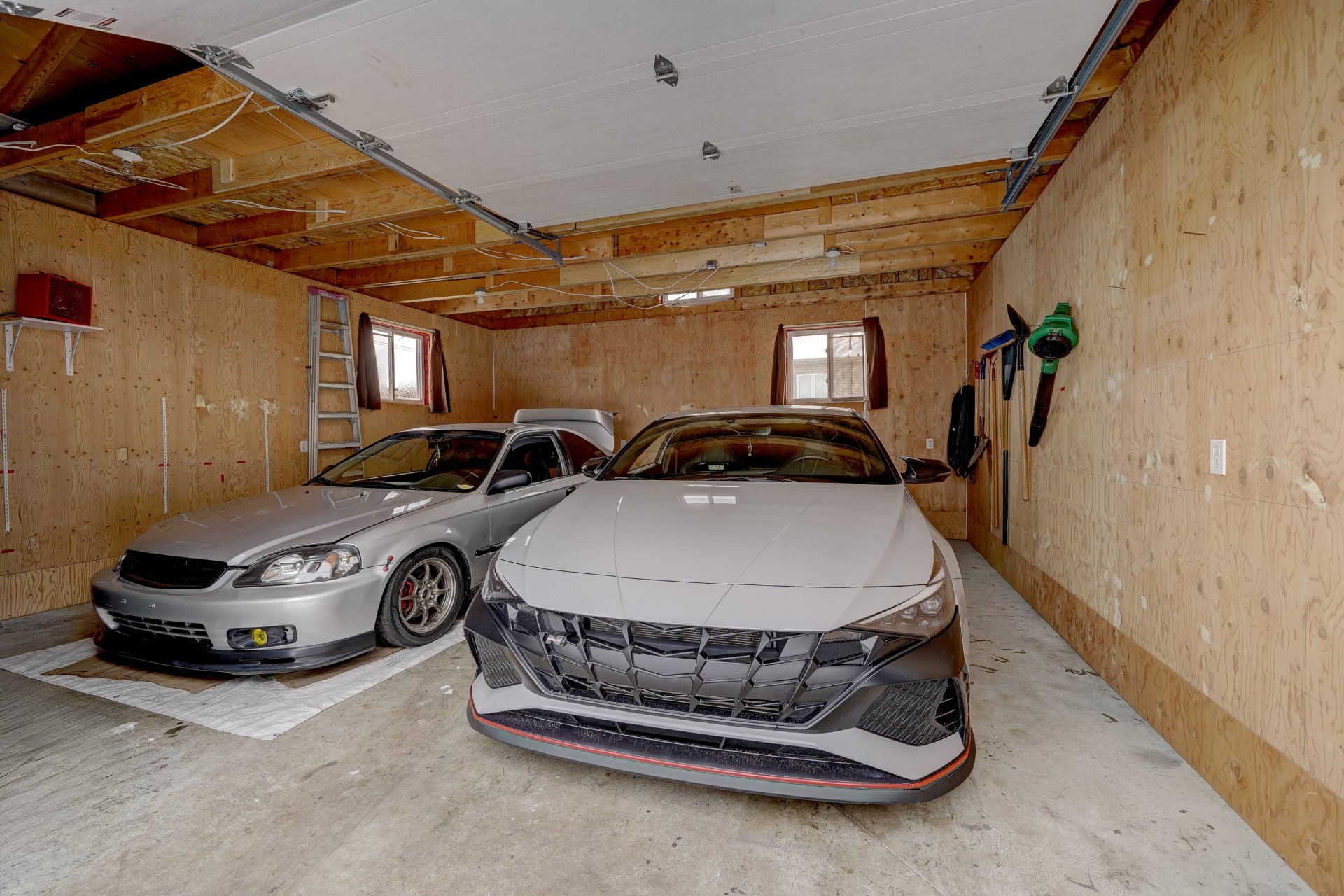 Photo - Garage