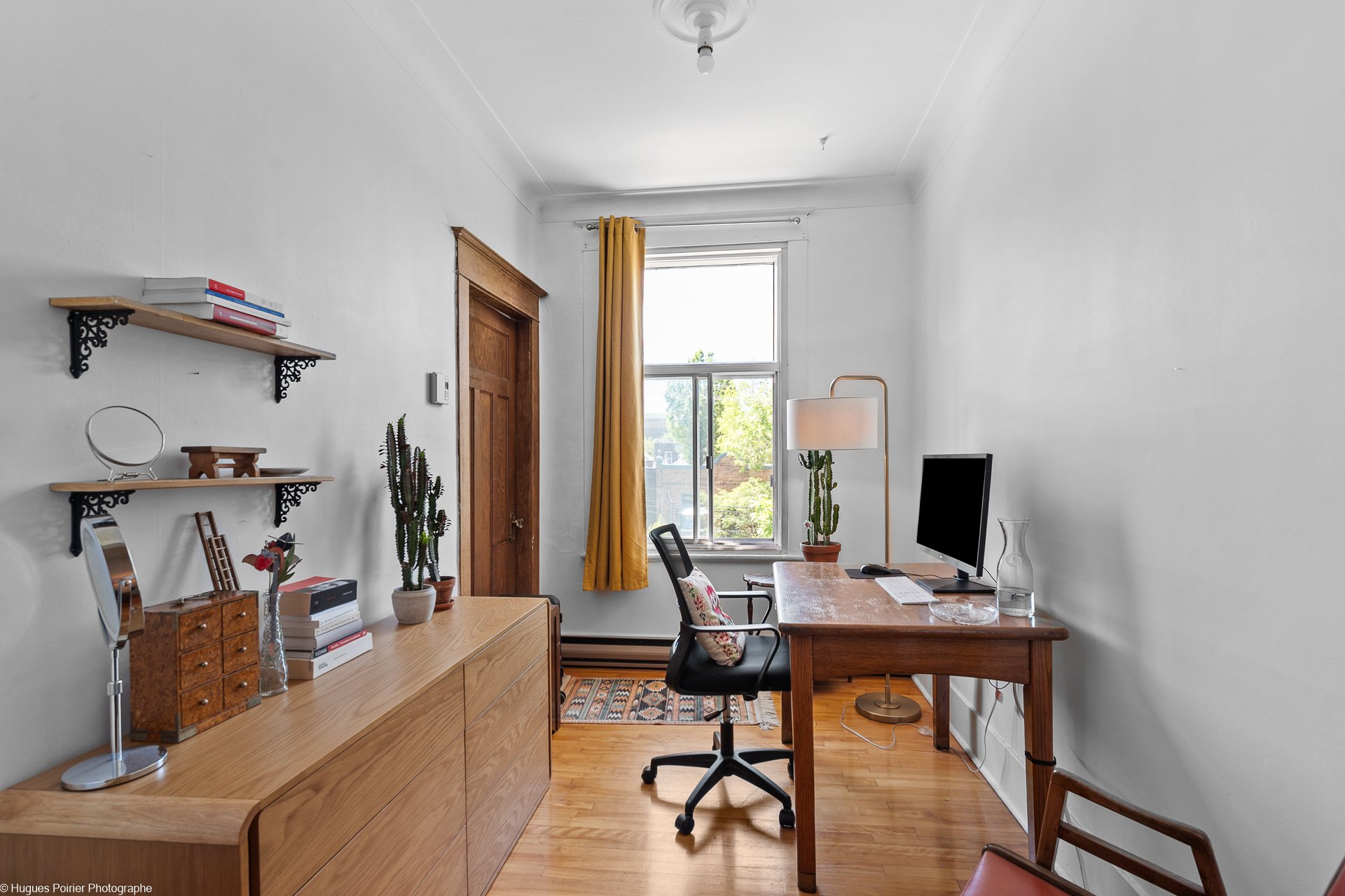 Photo - Bureau