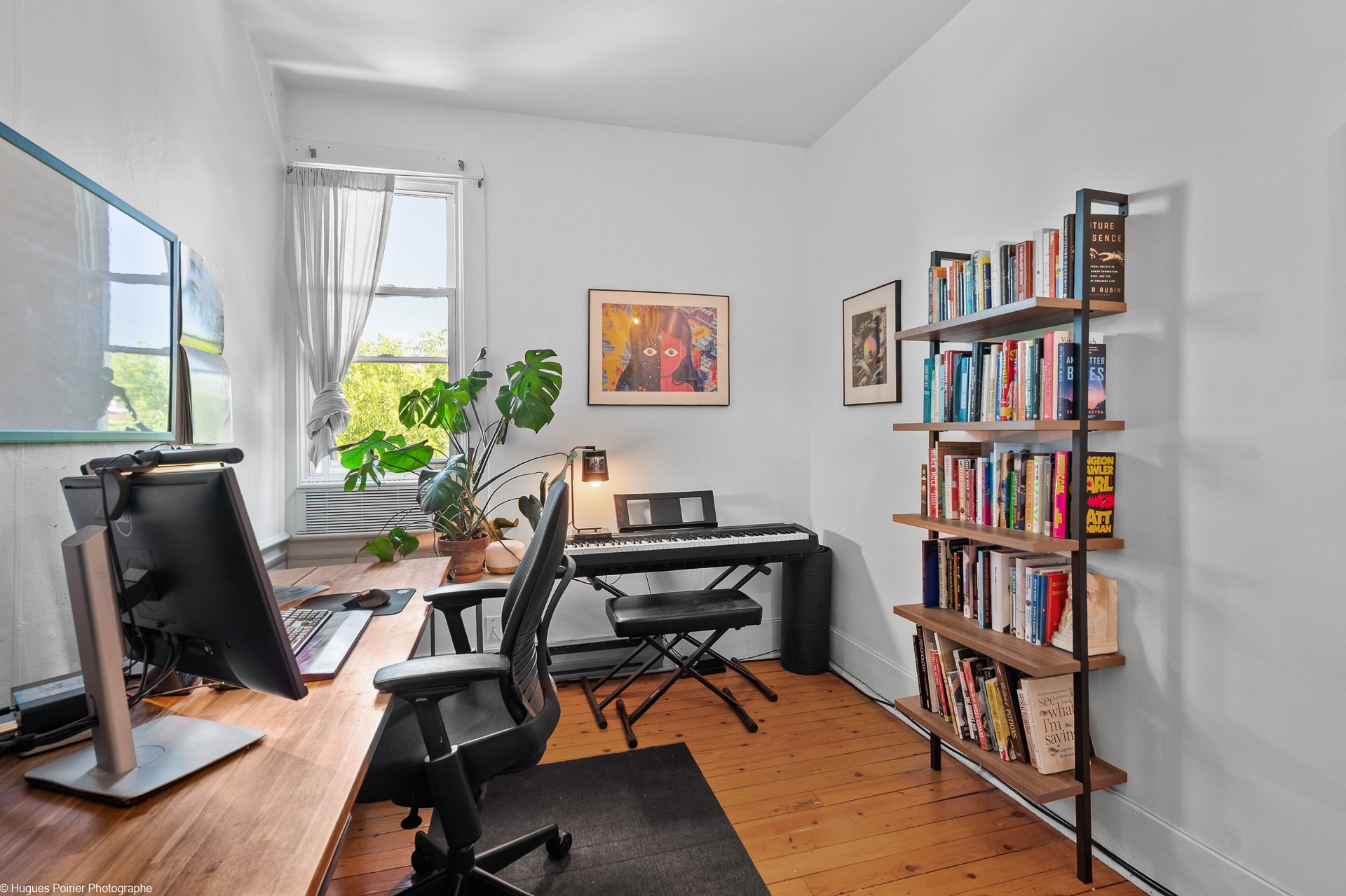 Photo - Bureau