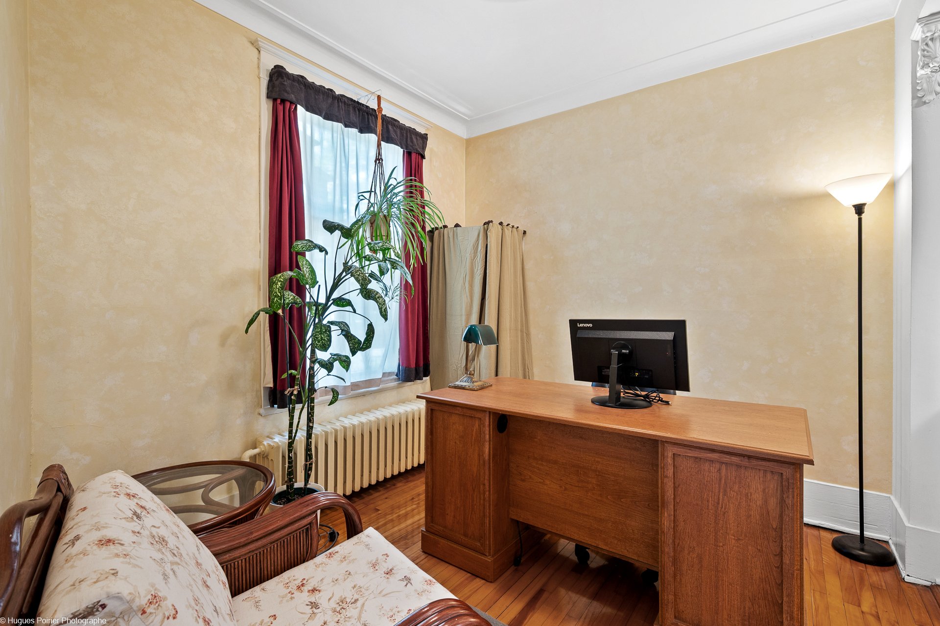 Photo - Bureau