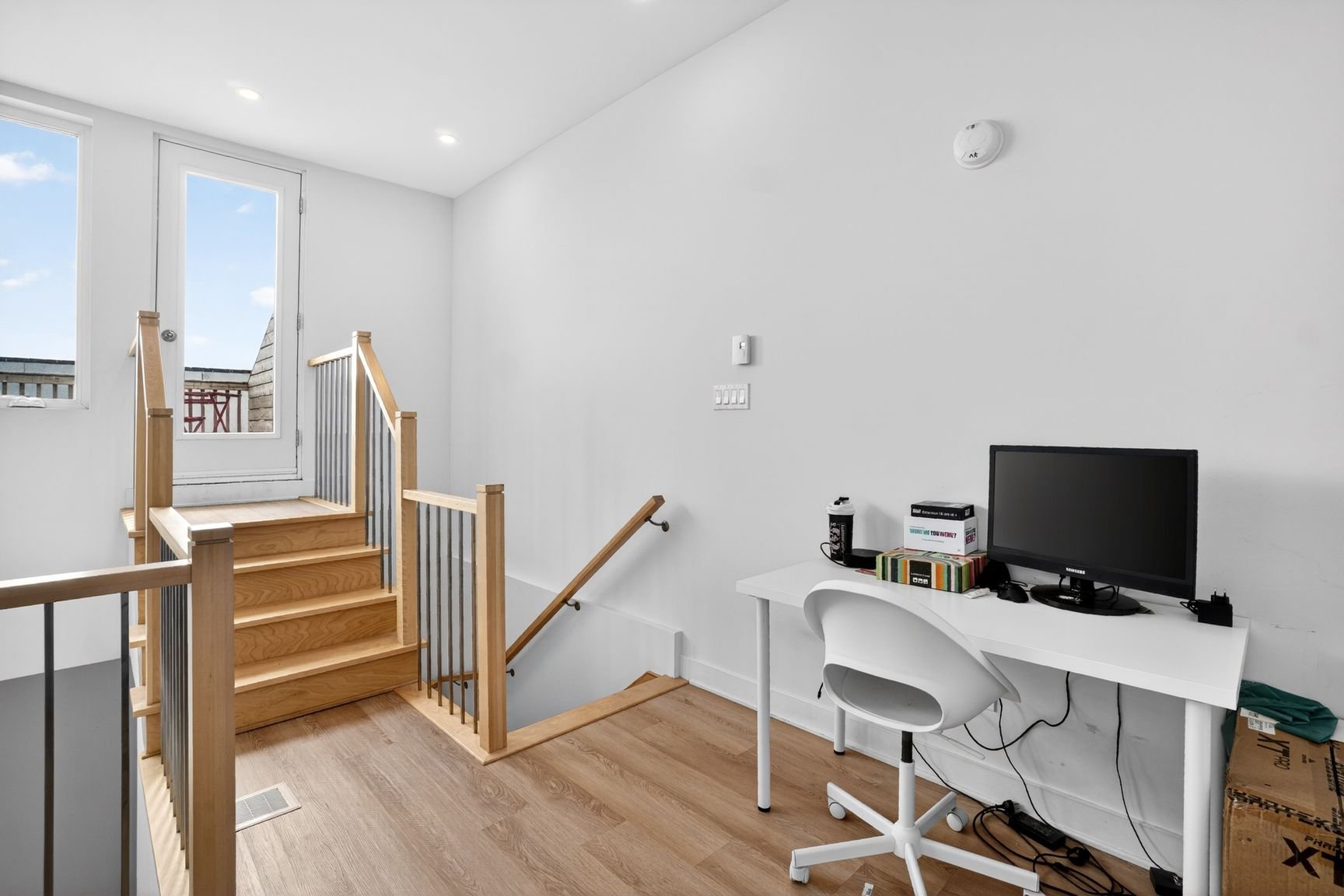 Photo - Bureau